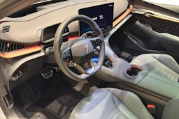 harmaa CUPRA Tavascan 2025 kuva 6.