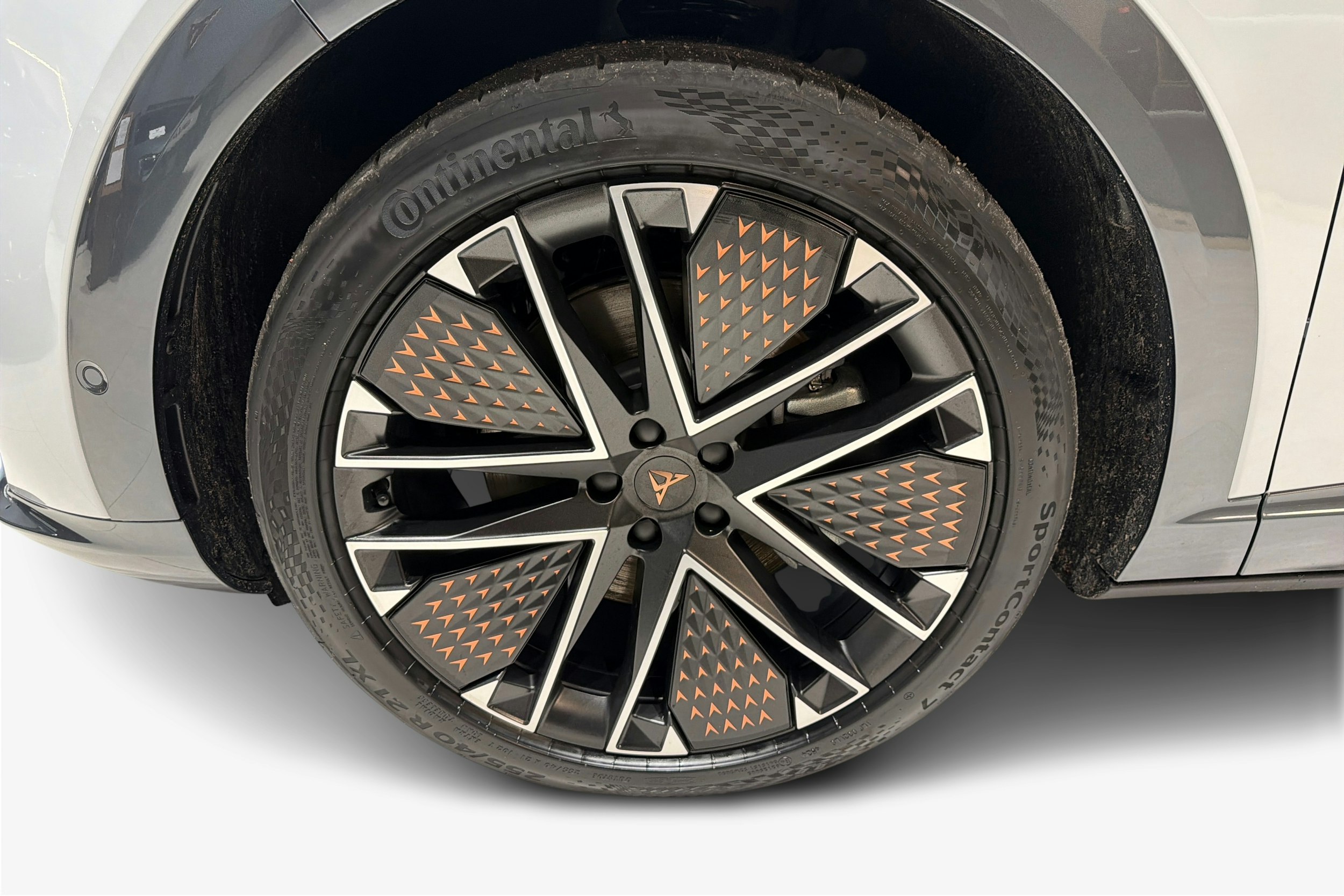 harmaa CUPRA Tavascan 2025 kuva 9.