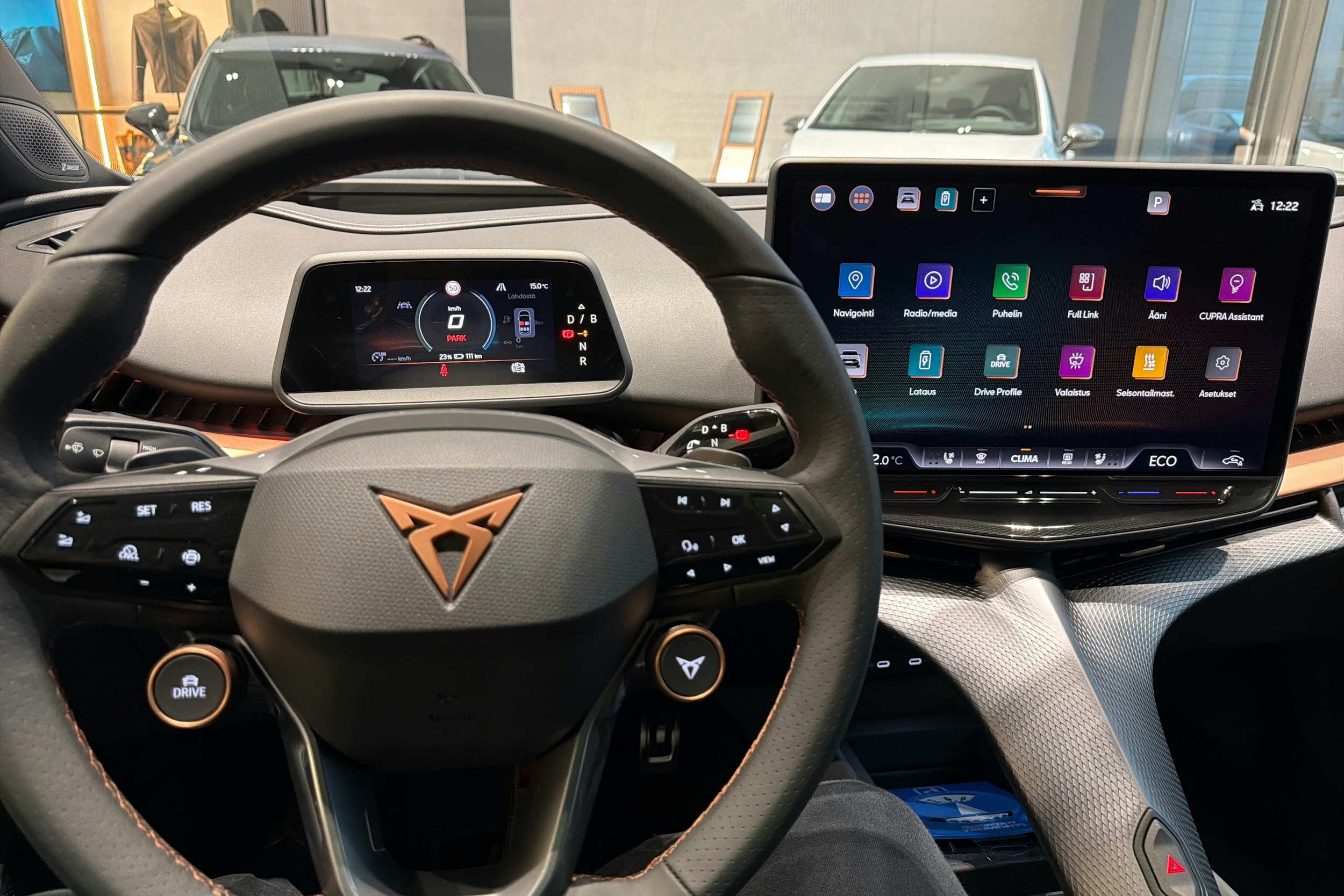 harmaa CUPRA Tavascan 2025 kuva 17.