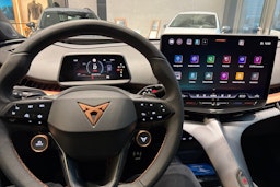 harmaa CUPRA Tavascan 2025 kuva 17.