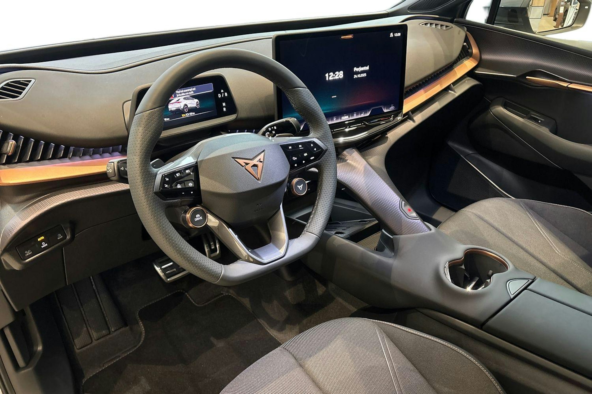 met. ruskea (beige) CUPRA Tavascan 2025 kuva 6.