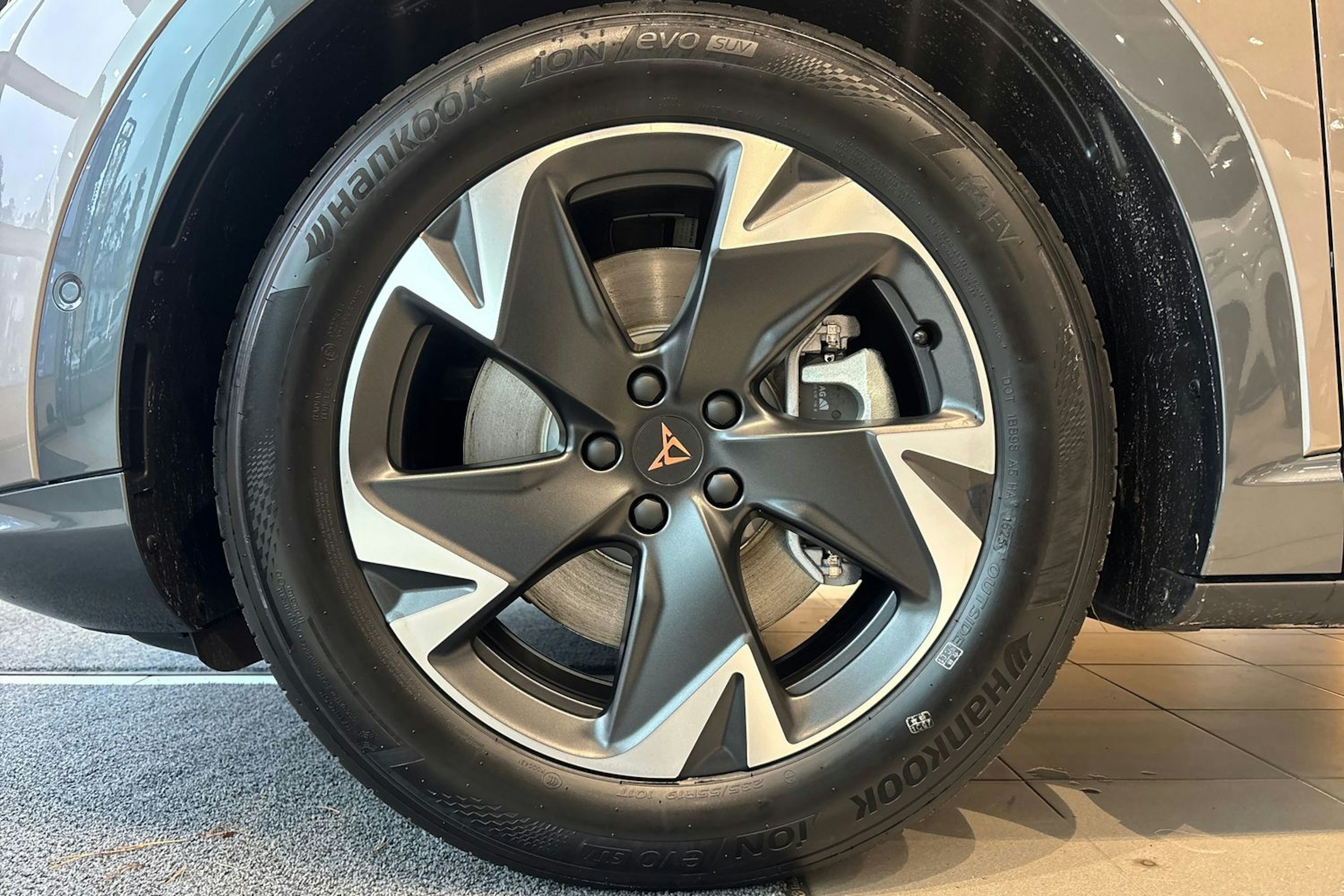 met. ruskea (beige) CUPRA Tavascan 2025 kuva 9.