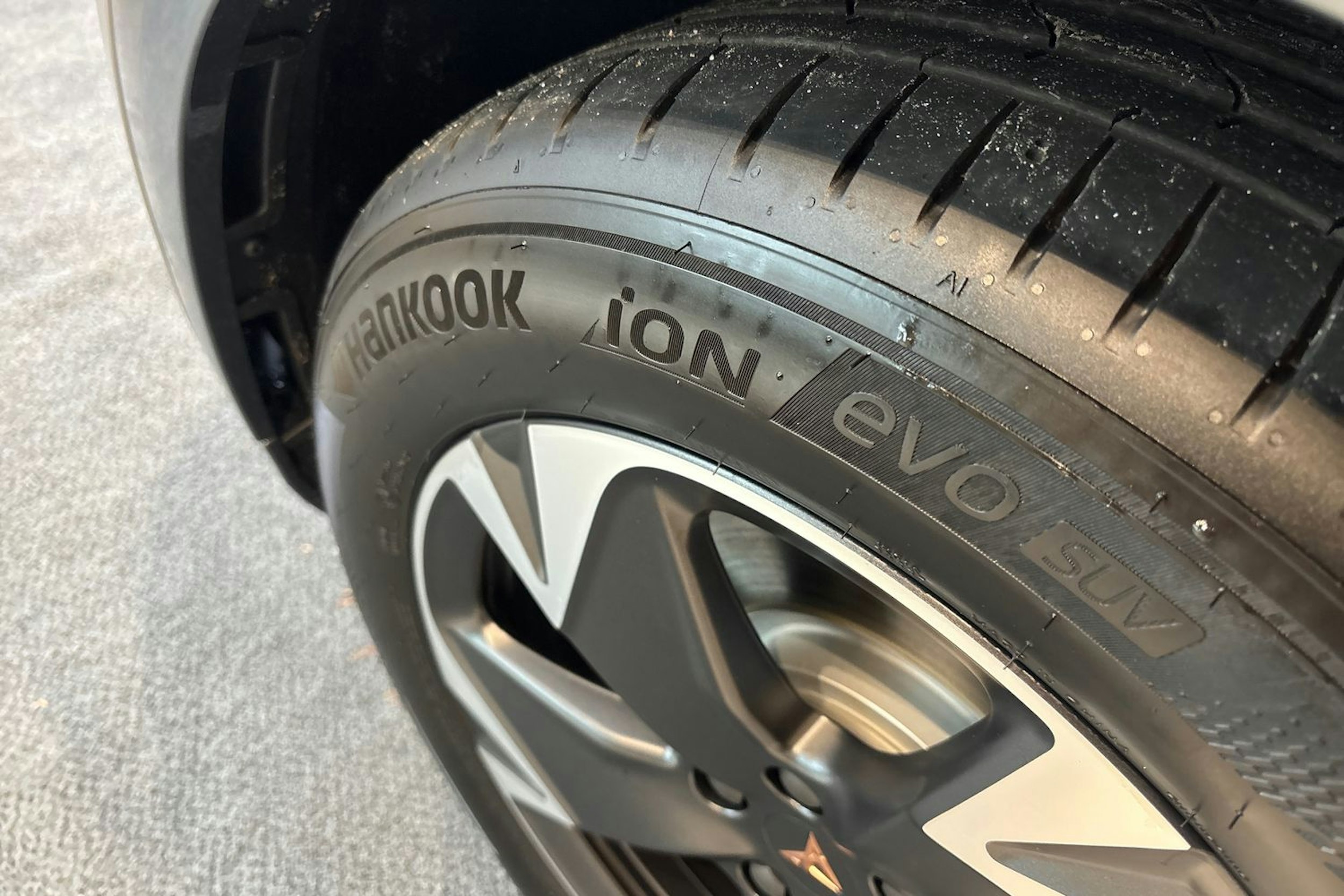 met. ruskea (beige) CUPRA Tavascan 2025 kuva 10.