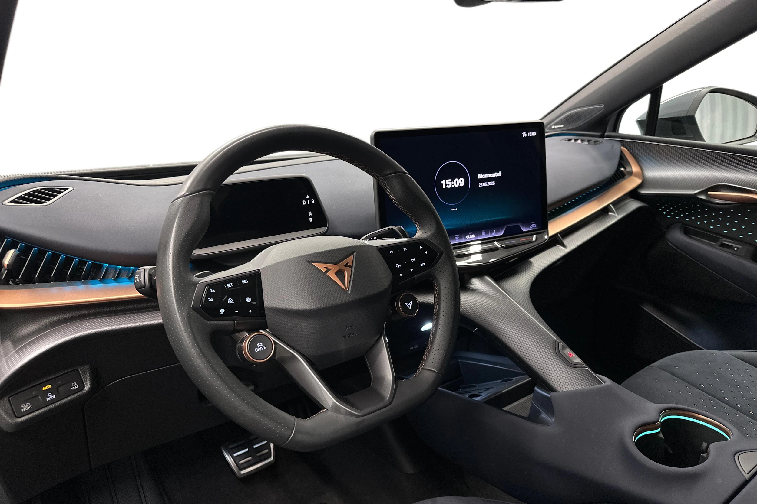 valkoinen CUPRA Tavascan 2025 kuva 8.