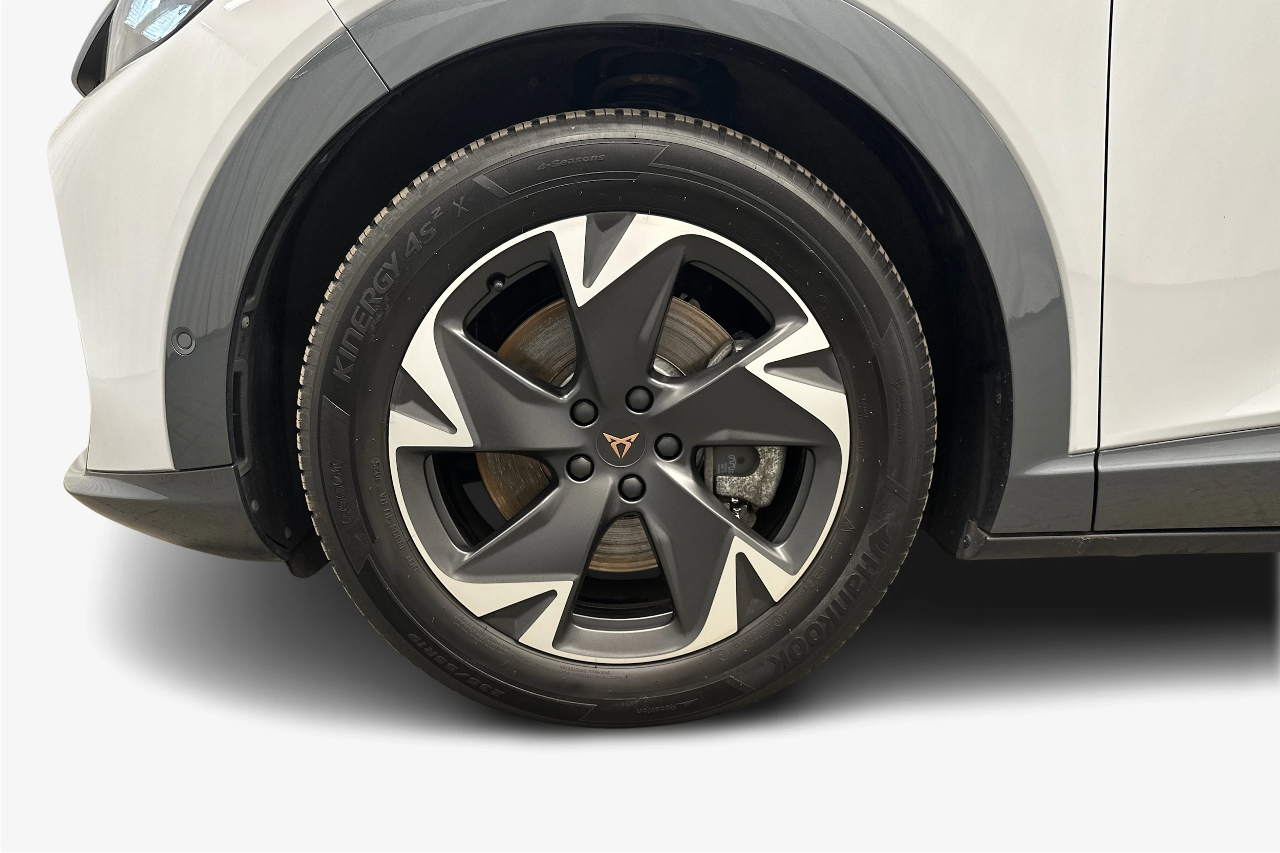 valkoinen CUPRA Tavascan 2025 kuva 12.