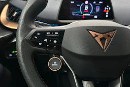 valkoinen CUPRA Tavascan 2025 kuva 15.