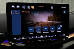 valkoinen CUPRA Tavascan 2025 kuva 31.