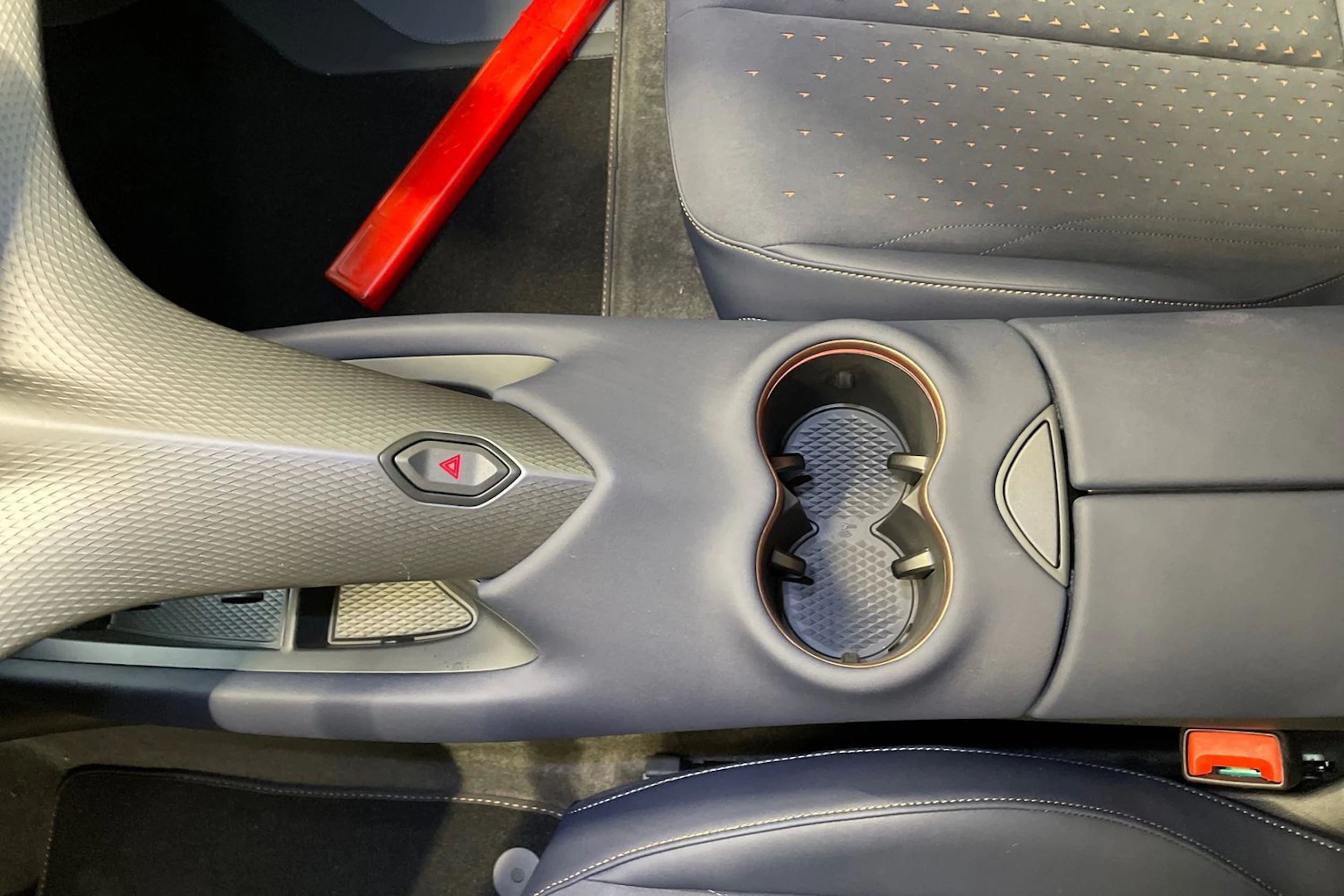 Harmaa CUPRA Tavascan 2025 kuva 11.