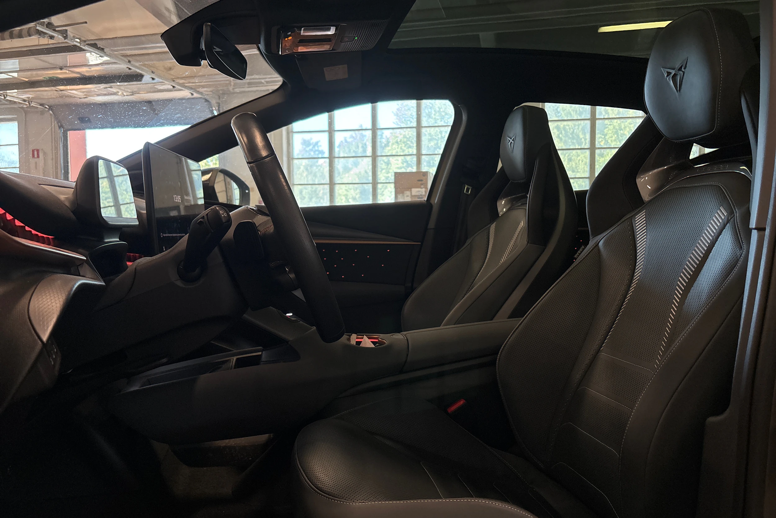 ruskea (beige) CUPRA Tavascan 2025 kuva 7.