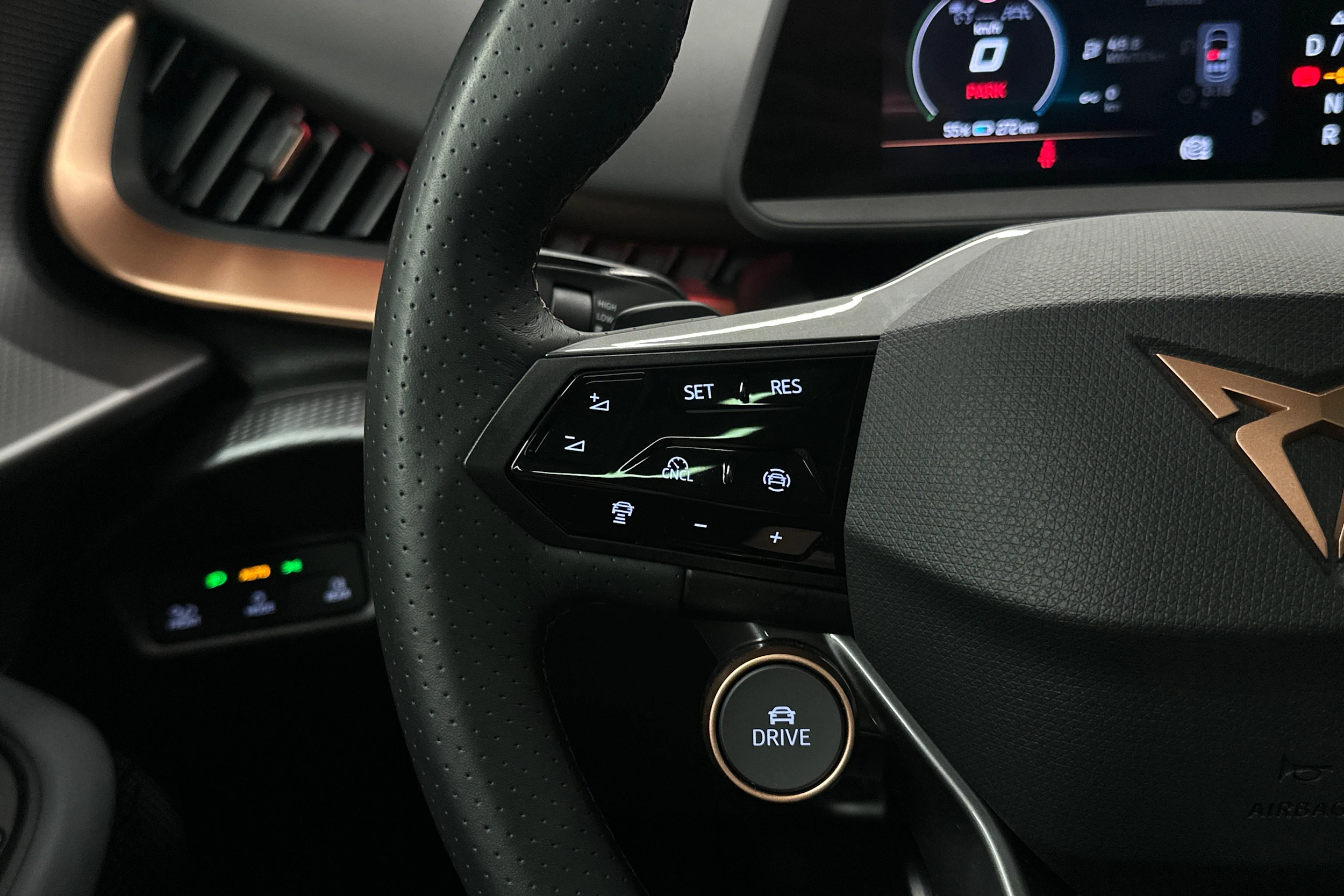 ruskea (beige) CUPRA Tavascan 2025 kuva 11.