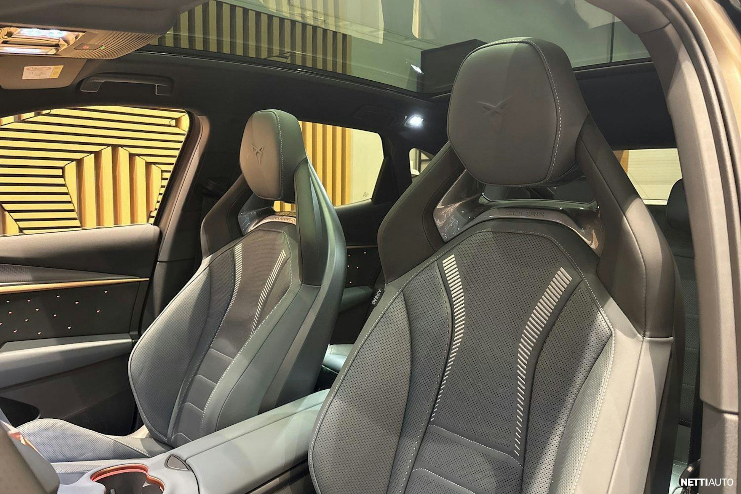 ruskea (beige) CUPRA Tavascan 2025 kuva 11.