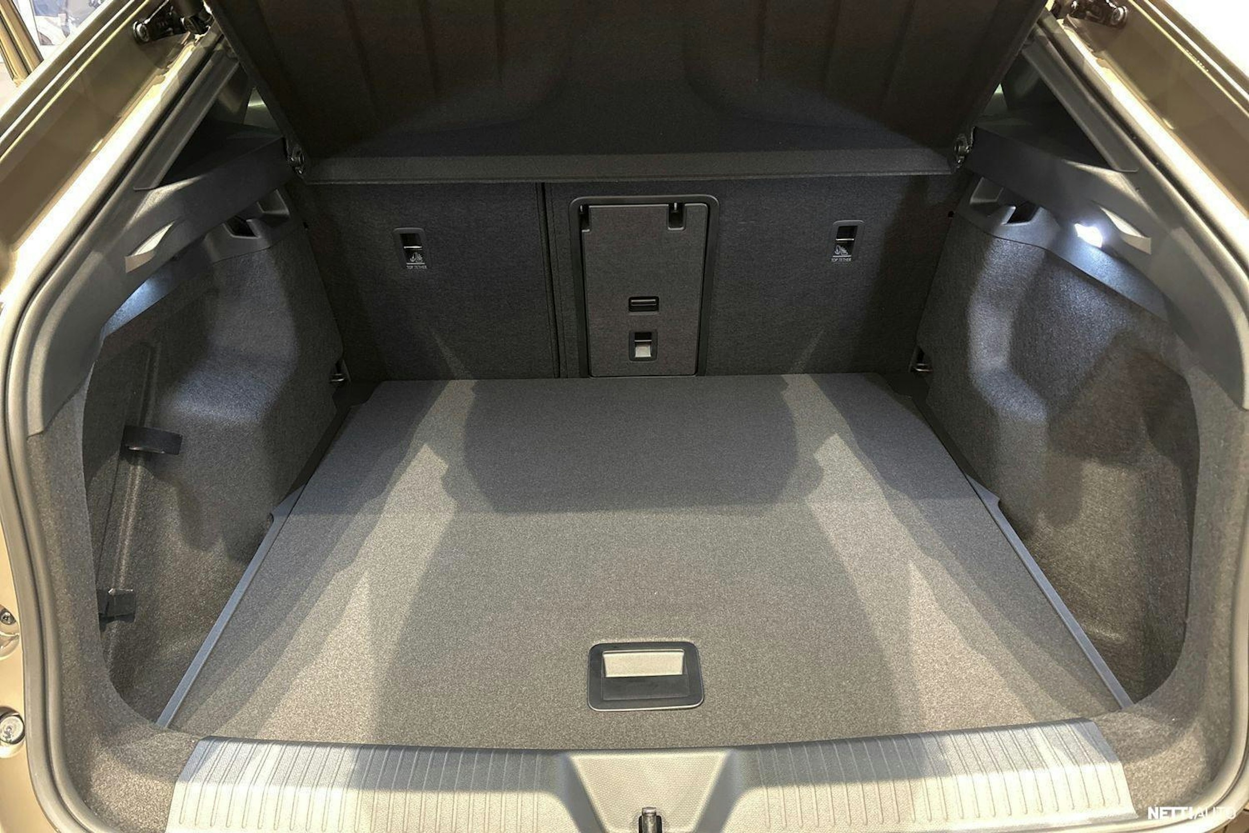 ruskea (beige) CUPRA Tavascan 2025 kuva 13.