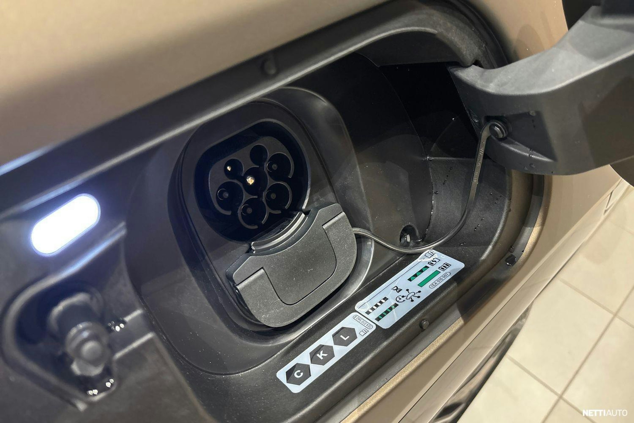 ruskea (beige) CUPRA Tavascan 2025 kuva 17.