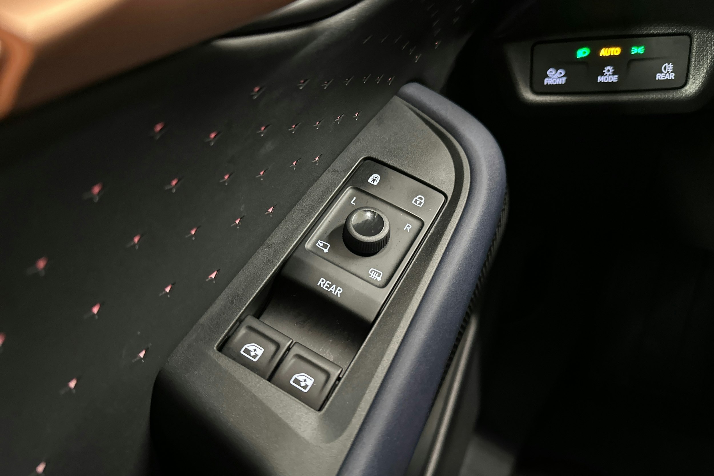 beige CUPRA Tavascan 2025 kuva 18.