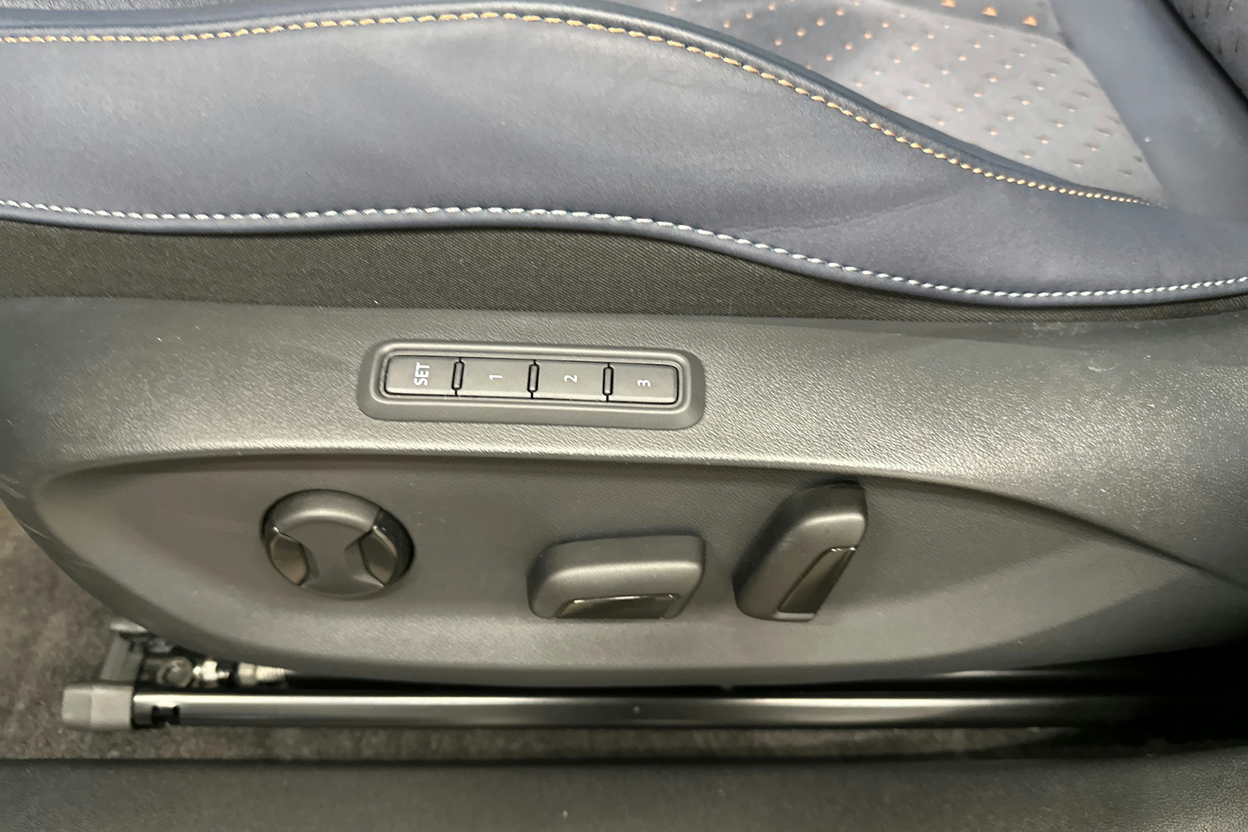 beige CUPRA Tavascan 2025 kuva 36.