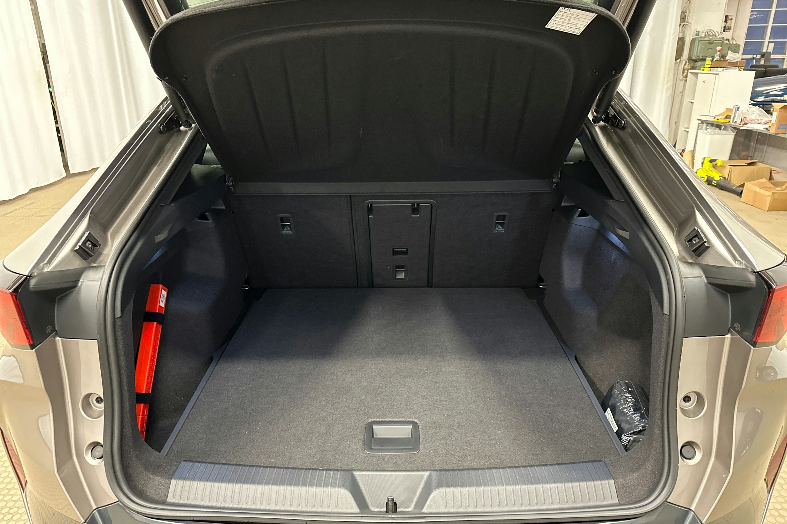 beige CUPRA Tavascan 2025 kuva 38.