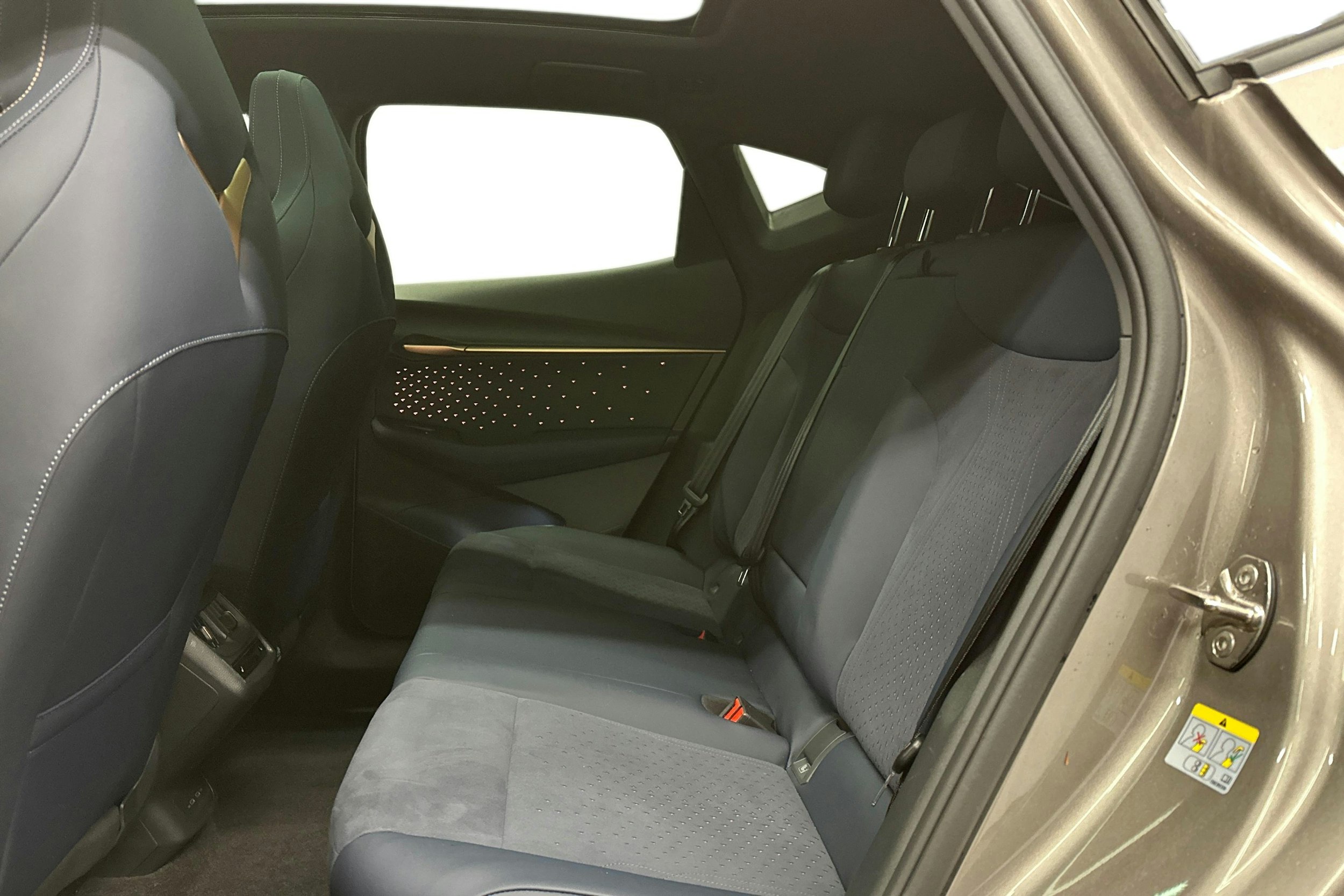 keltainen CUPRA Tavascan 2025 kuva 8.