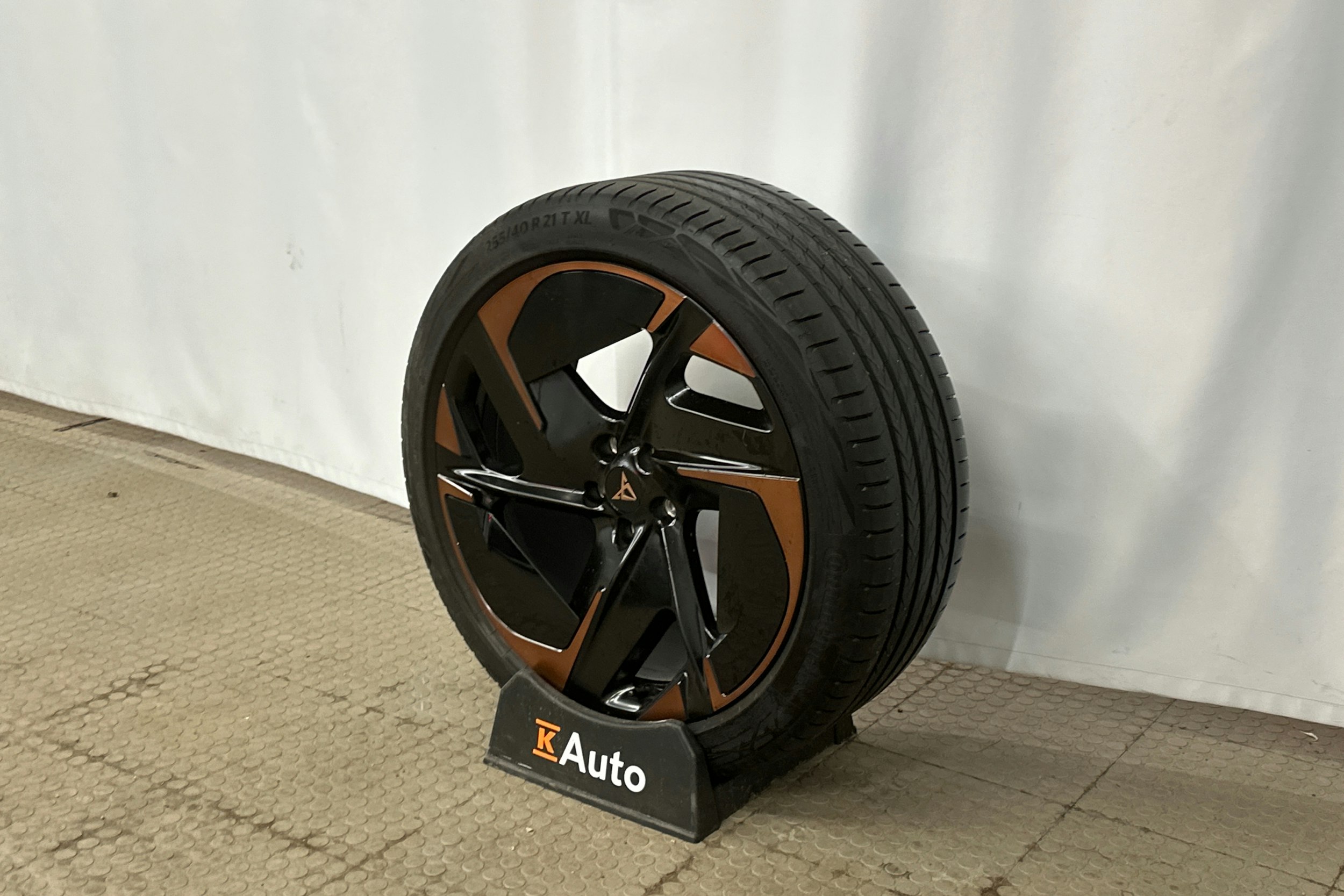 keltainen CUPRA Tavascan 2025 kuva 10.