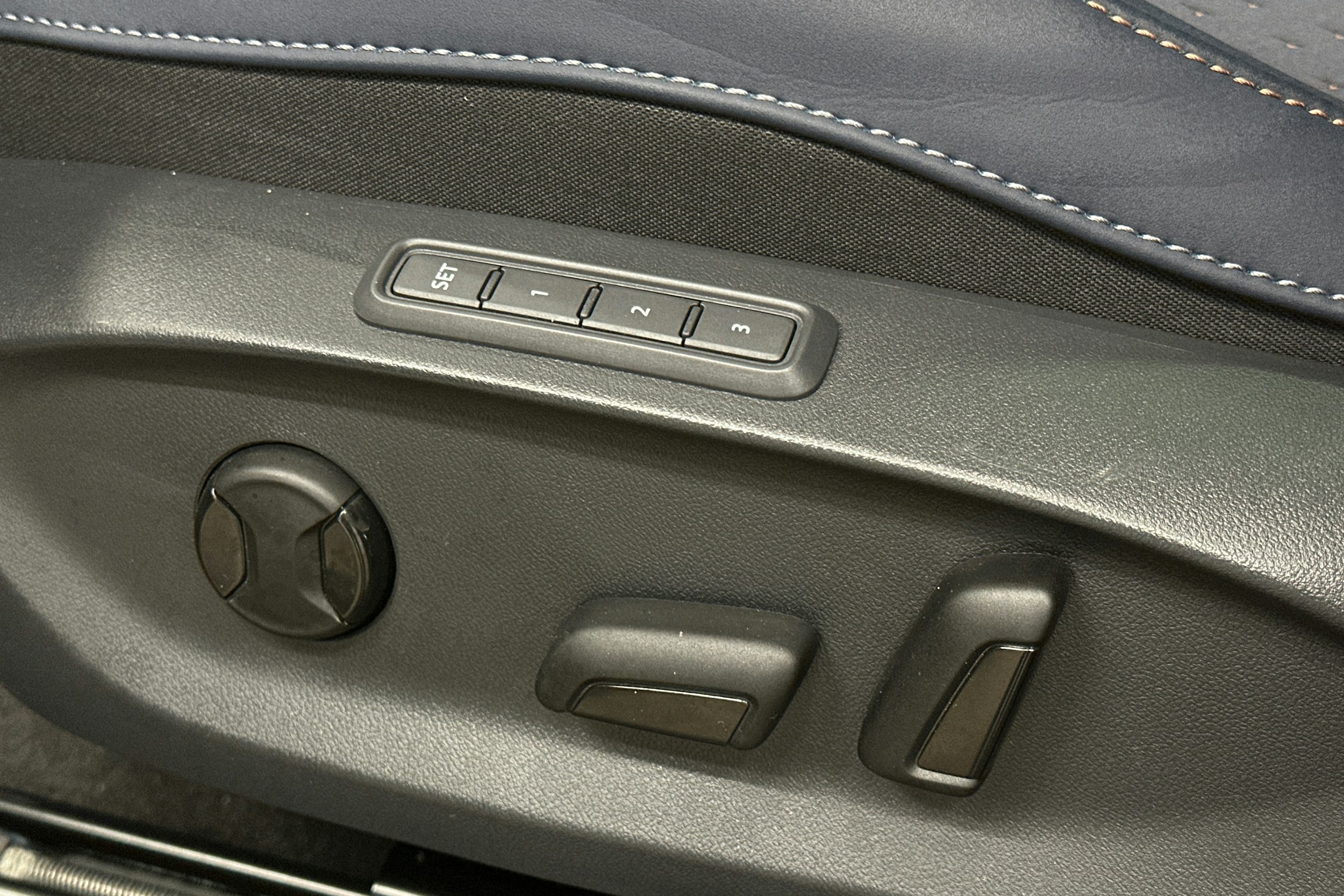 keltainen CUPRA Tavascan 2025 kuva 13.