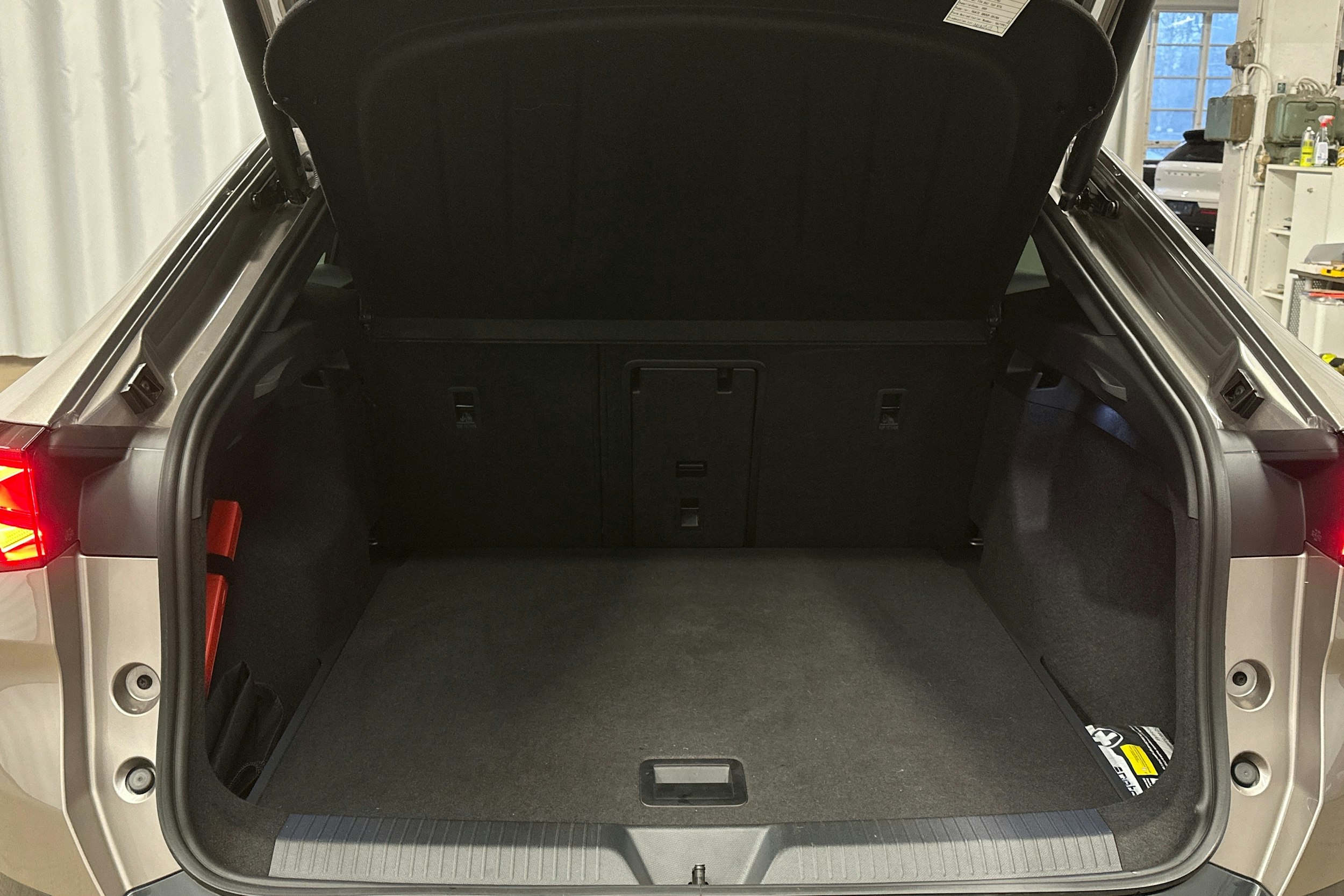 keltainen CUPRA Tavascan 2025 kuva 14.