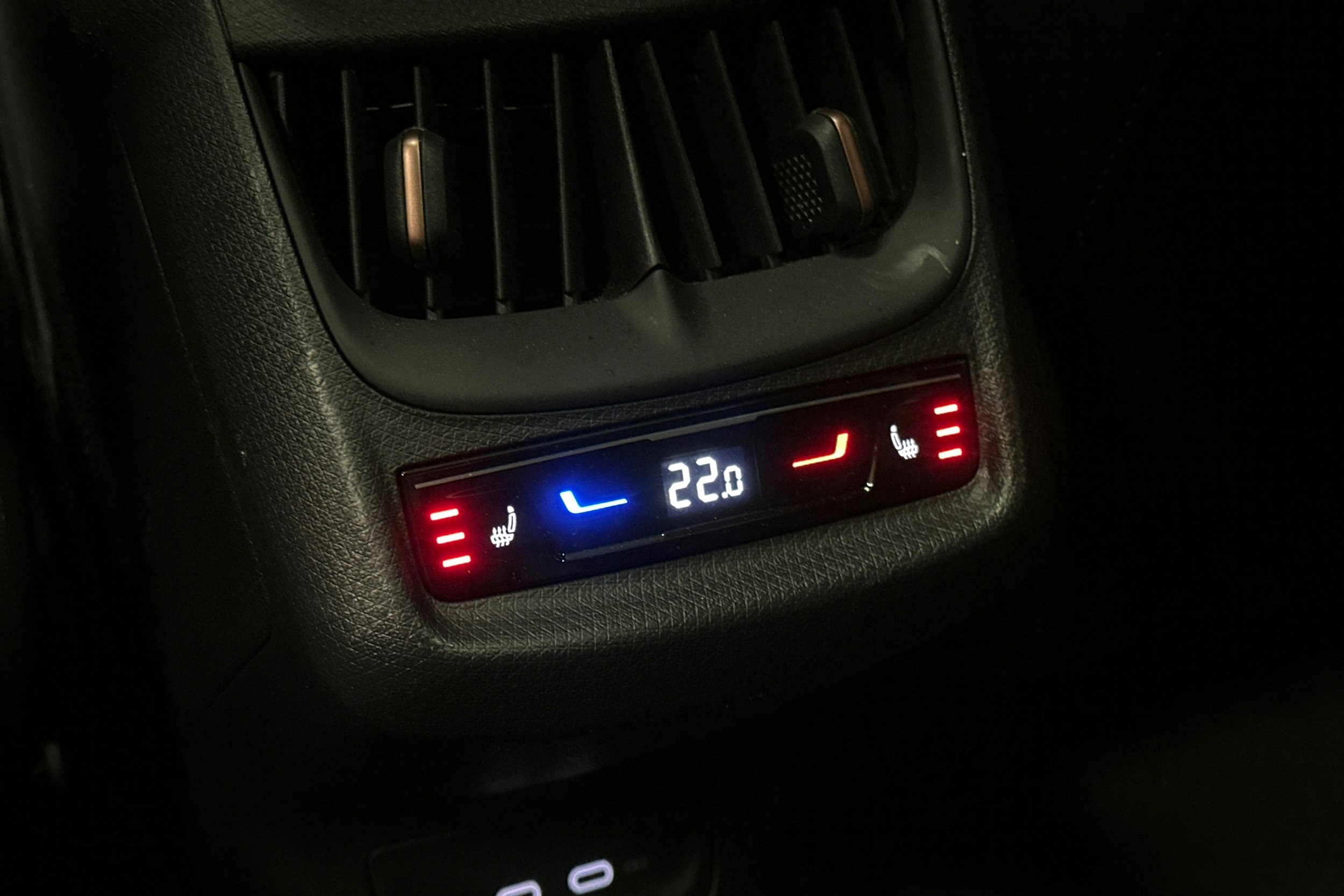 keltainen CUPRA Tavascan 2025 kuva 17.