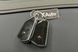 keltainen CUPRA Tavascan 2025 kuva 34.