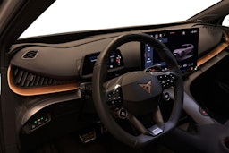 valkoinen CUPRA Tavascan 2025 kuva 7.