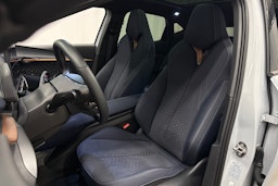 valkoinen CUPRA Tavascan 2025 kuva 15.