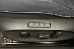 valkoinen CUPRA Tavascan 2025 kuva 17.