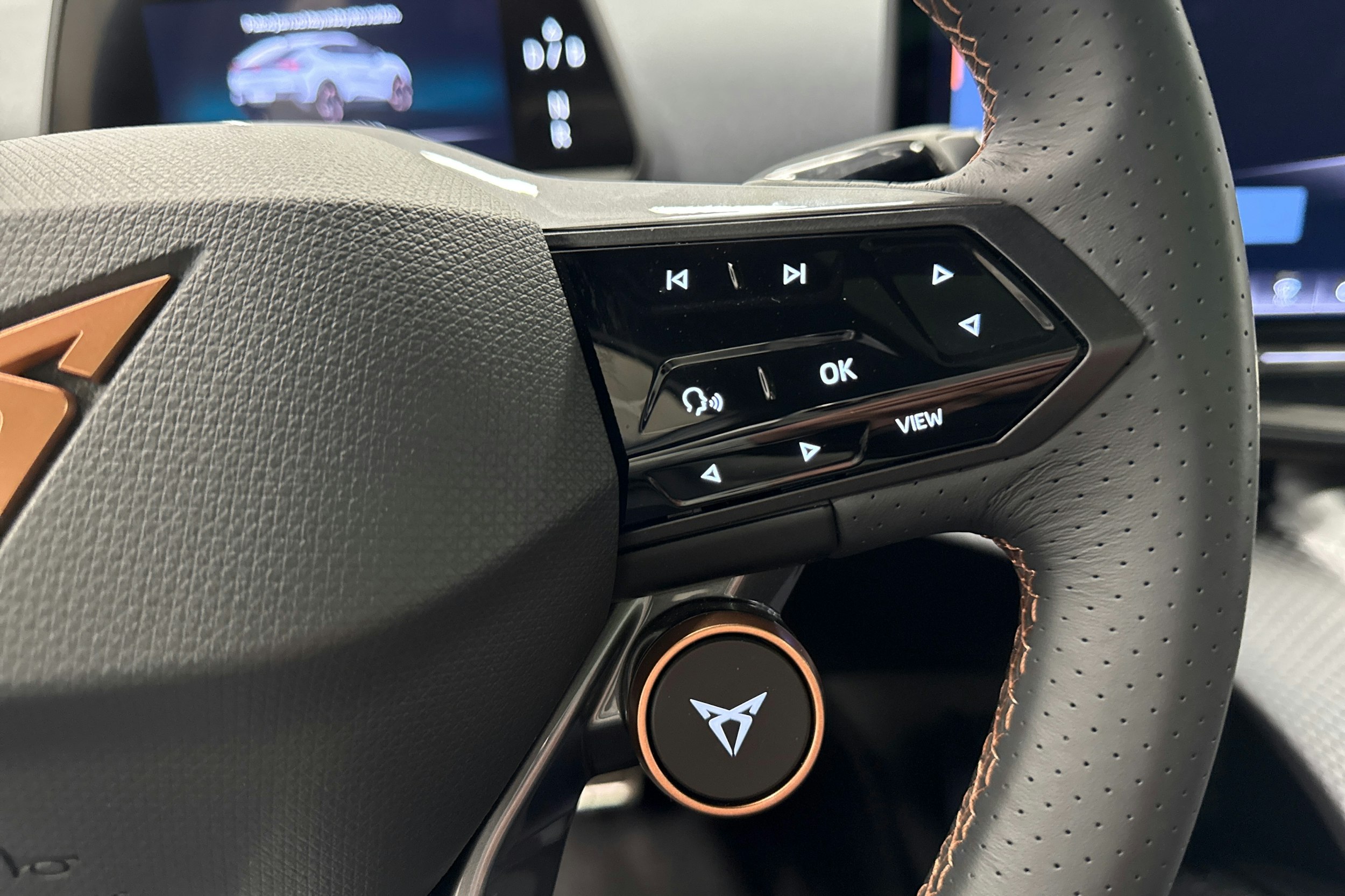 valkoinen CUPRA Tavascan 2025 kuva 20.