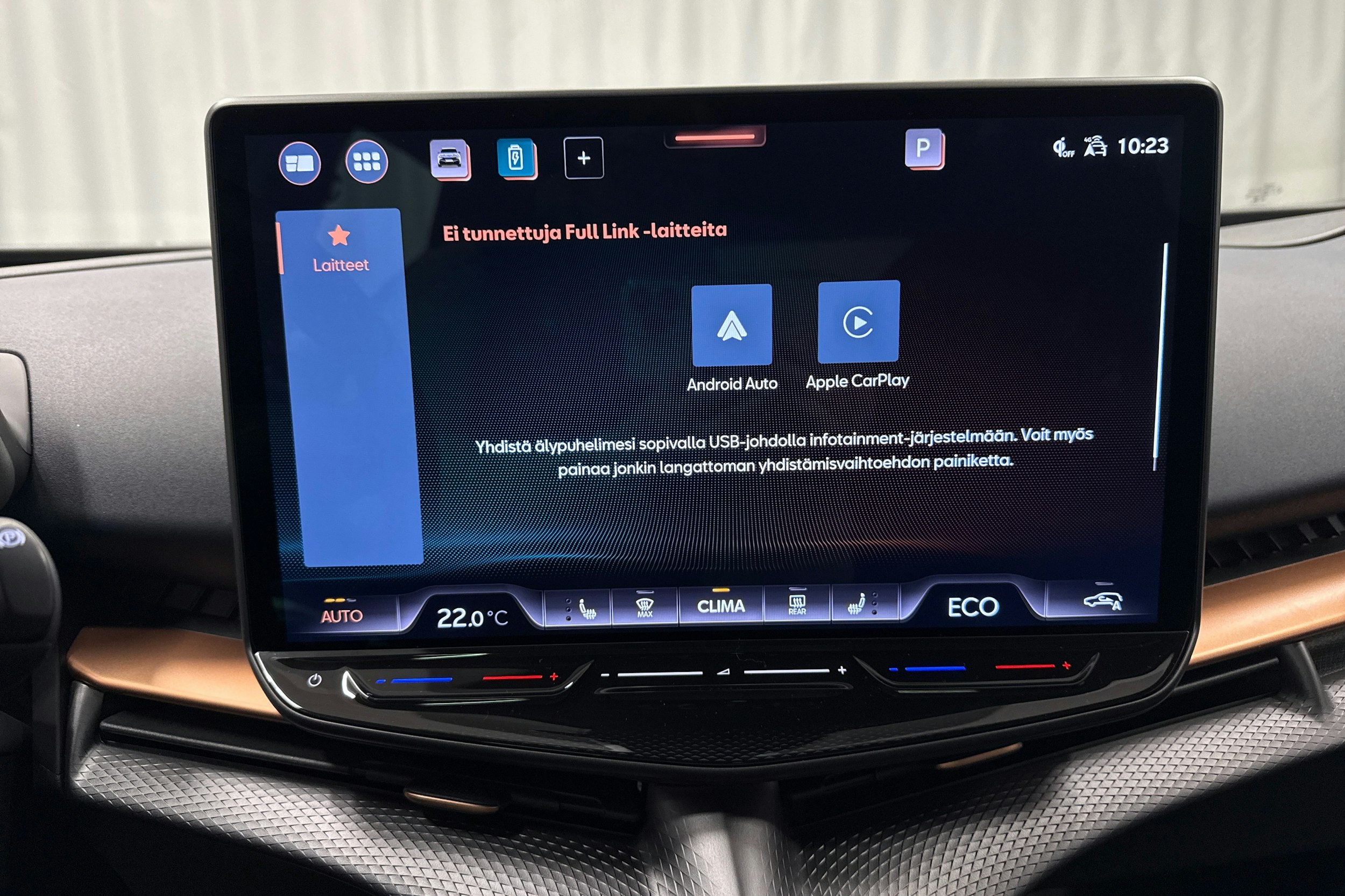 valkoinen CUPRA Tavascan 2025 kuva 22.