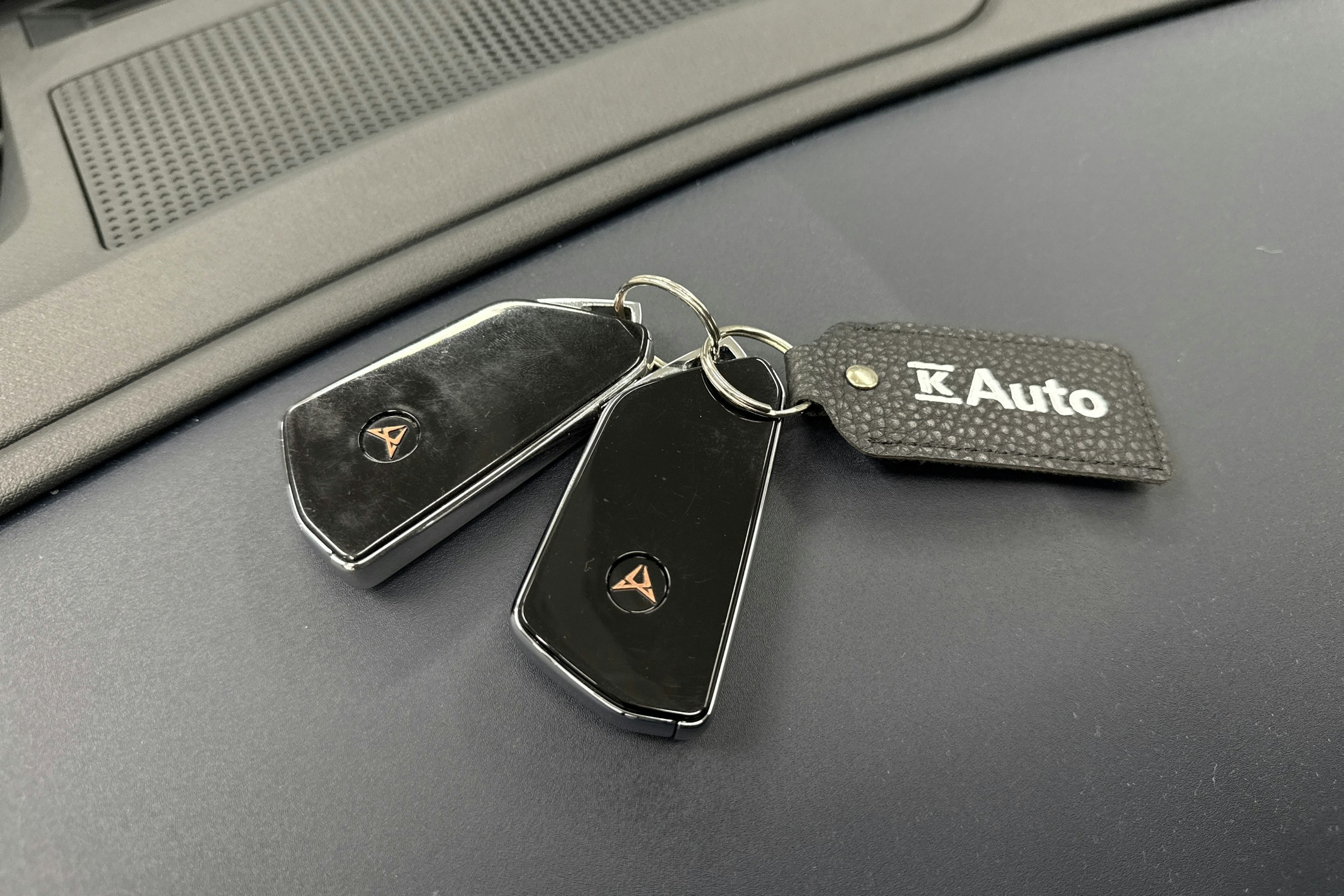 valkoinen CUPRA Tavascan 2025 kuva 31.