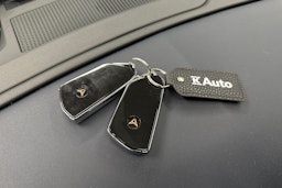 valkoinen CUPRA Tavascan 2025 kuva 31.