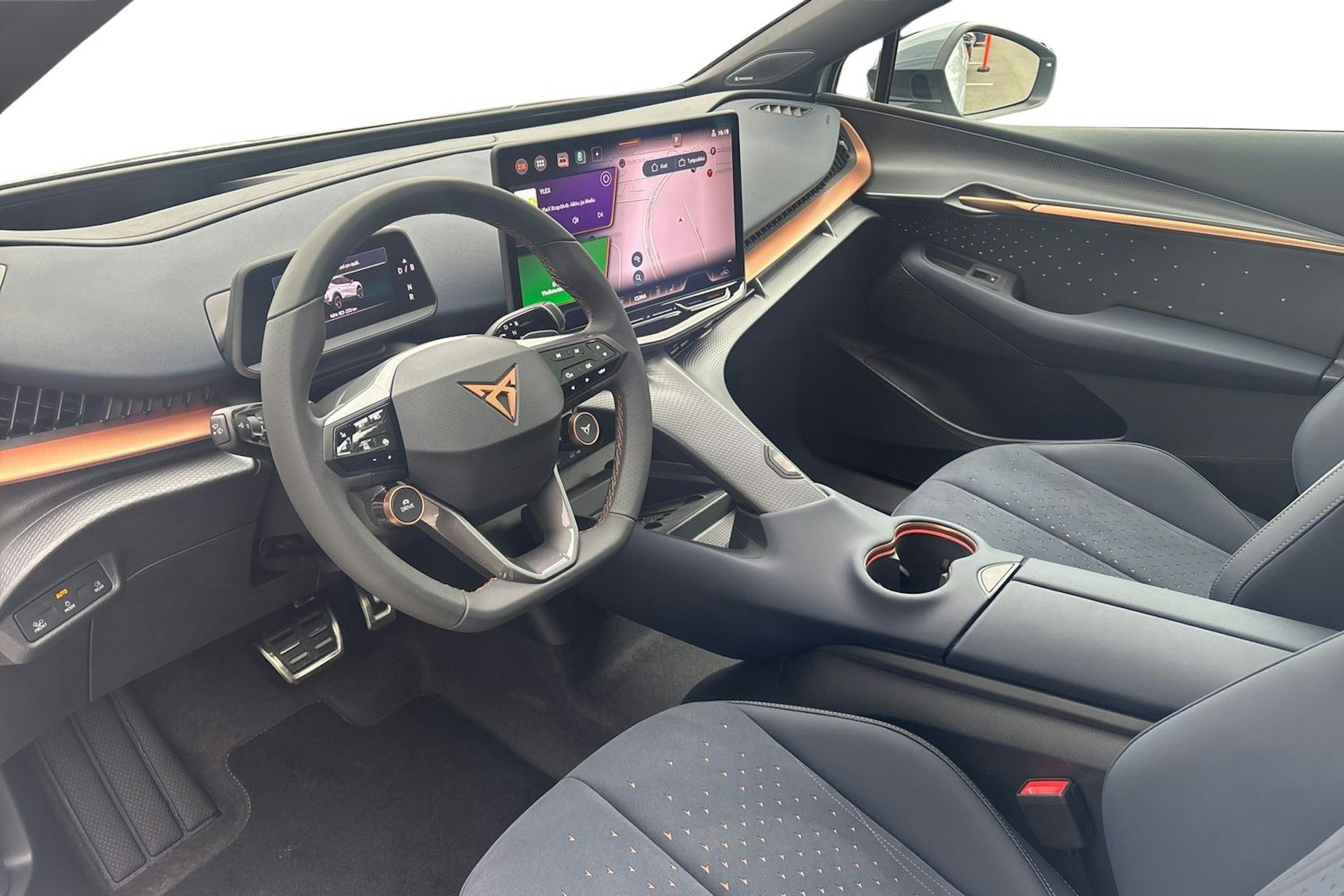 met. harmaa CUPRA Tavascan 2025 kuva 6.
