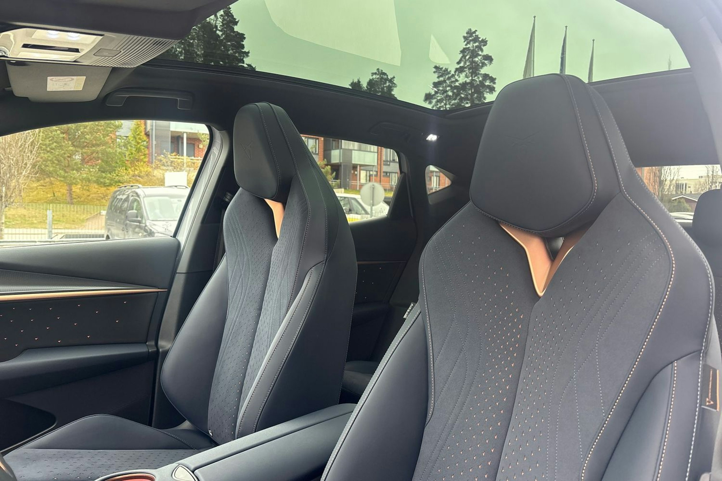 met. harmaa CUPRA Tavascan 2025 kuva 11.