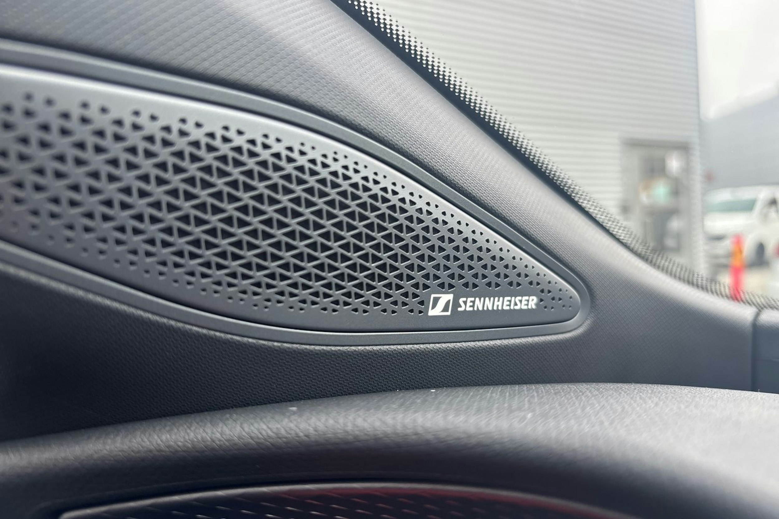 met. harmaa CUPRA Tavascan 2025 kuva 12.