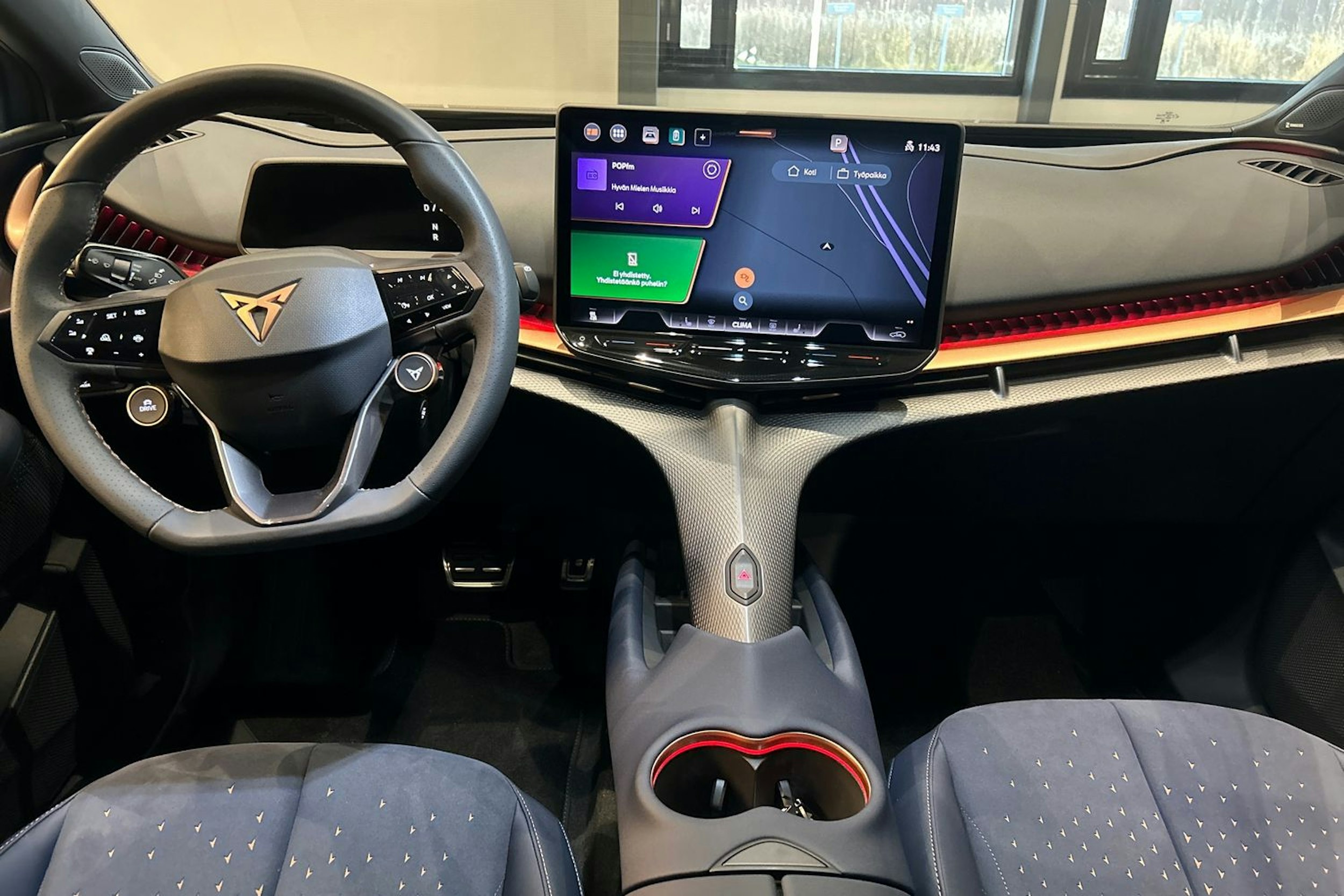 sininen CUPRA Tavascan 2025 kuva 7.