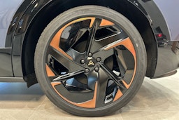 sininen CUPRA Tavascan 2025 kuva 9.