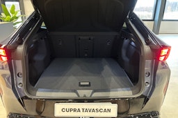 sininen CUPRA Tavascan 2025 kuva 11.