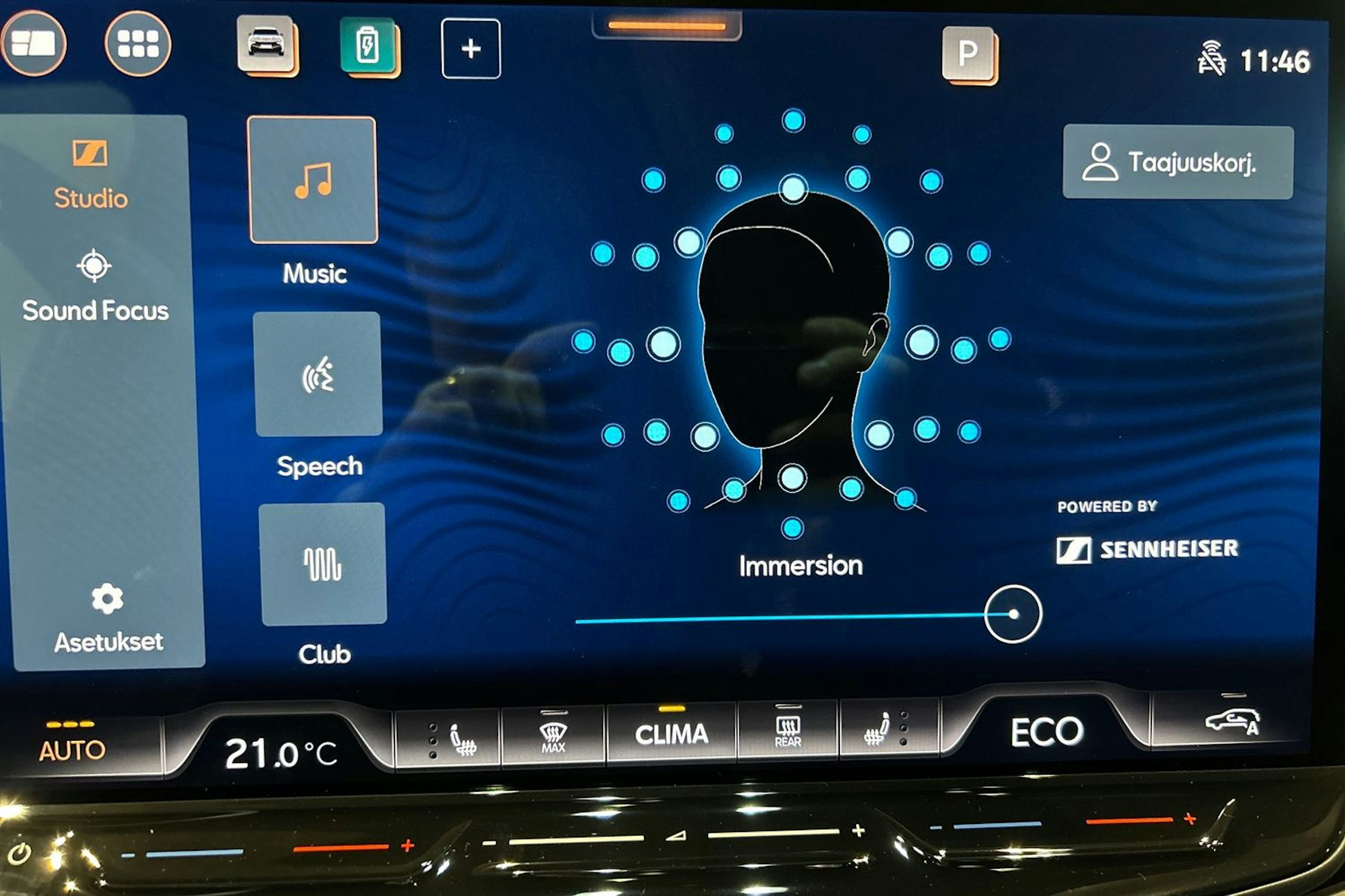 sininen CUPRA Tavascan 2025 kuva 13.