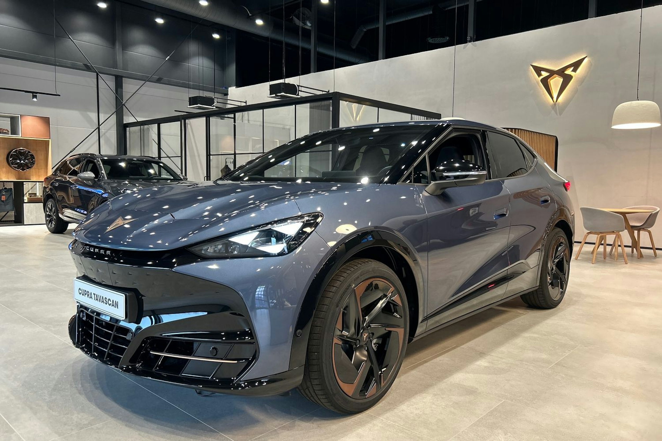sininen CUPRA Tavascan 2025 kuva 14.