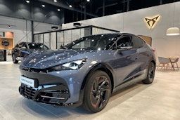 sininen CUPRA Tavascan 2025 kuva 14.