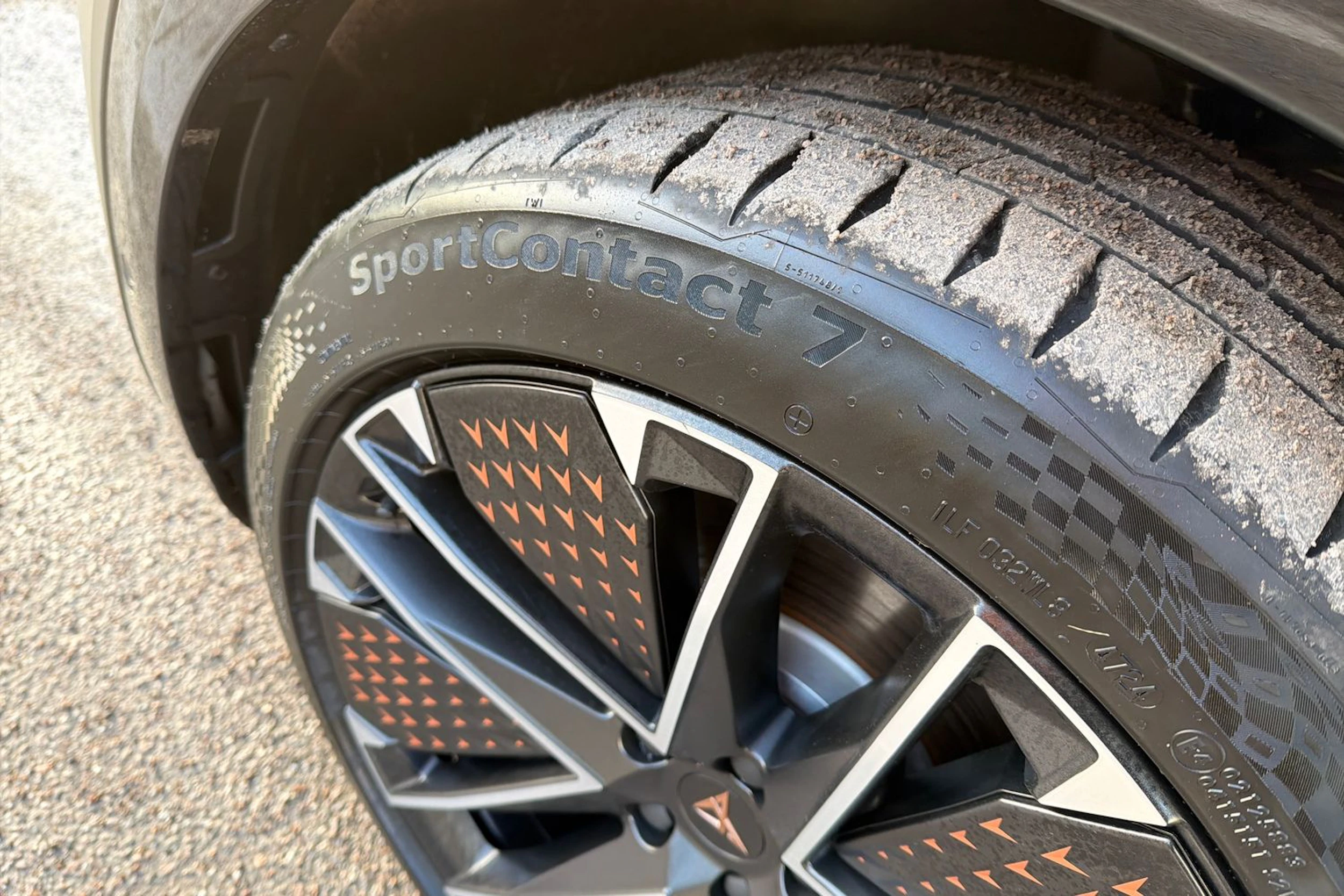 ruskea (beige) CUPRA Tavascan 2025 kuva 10.