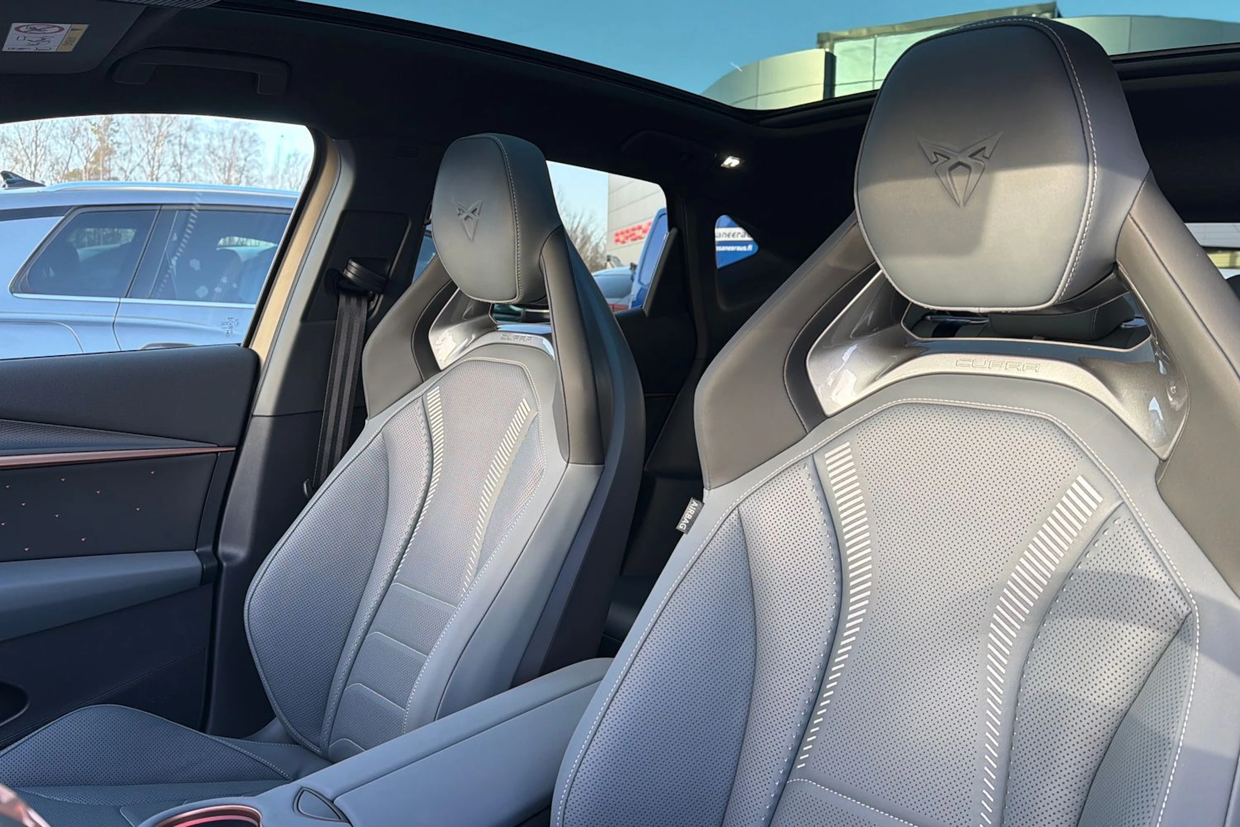 ruskea (beige) CUPRA Tavascan 2025 kuva 11.