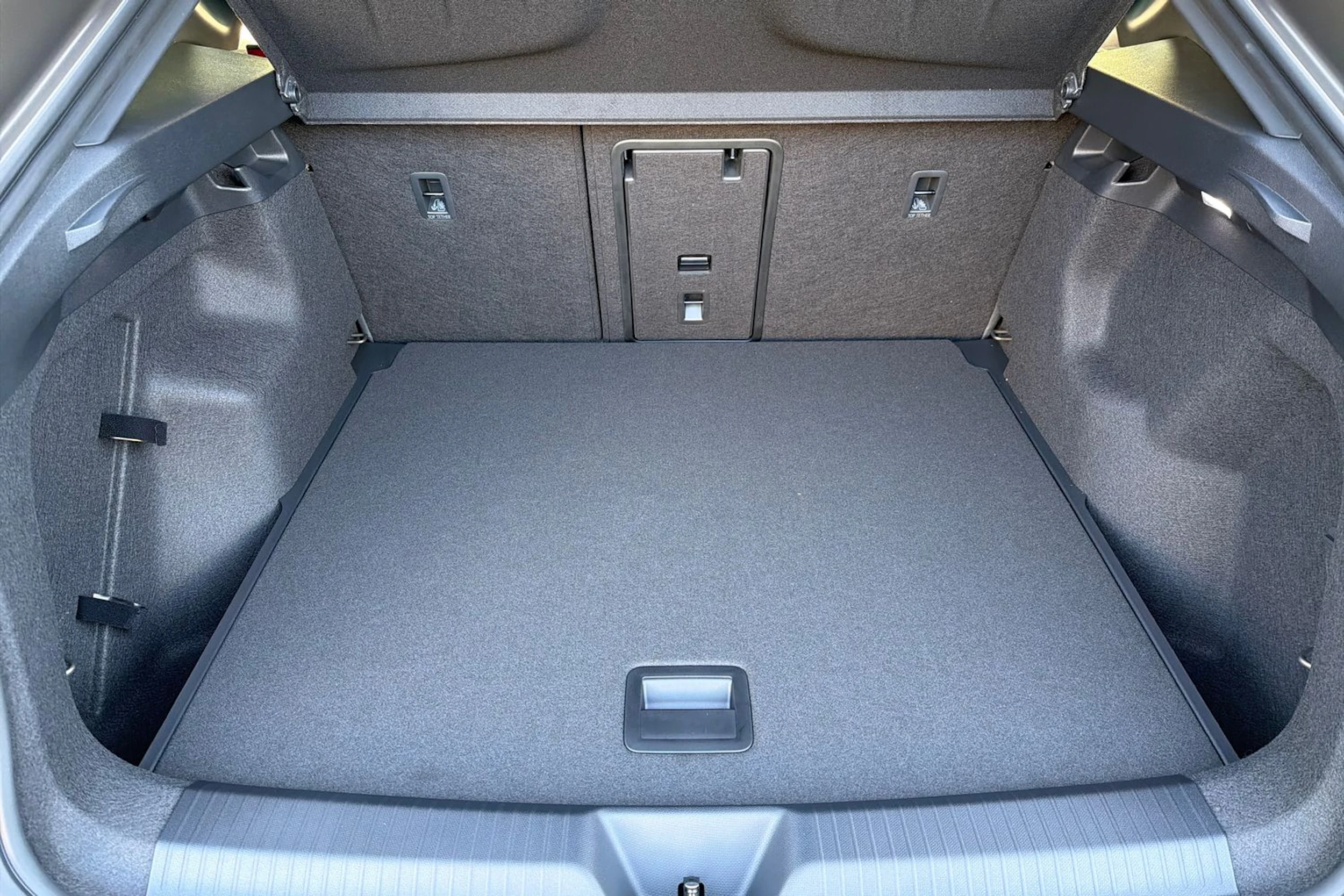 ruskea (beige) CUPRA Tavascan 2025 kuva 12.