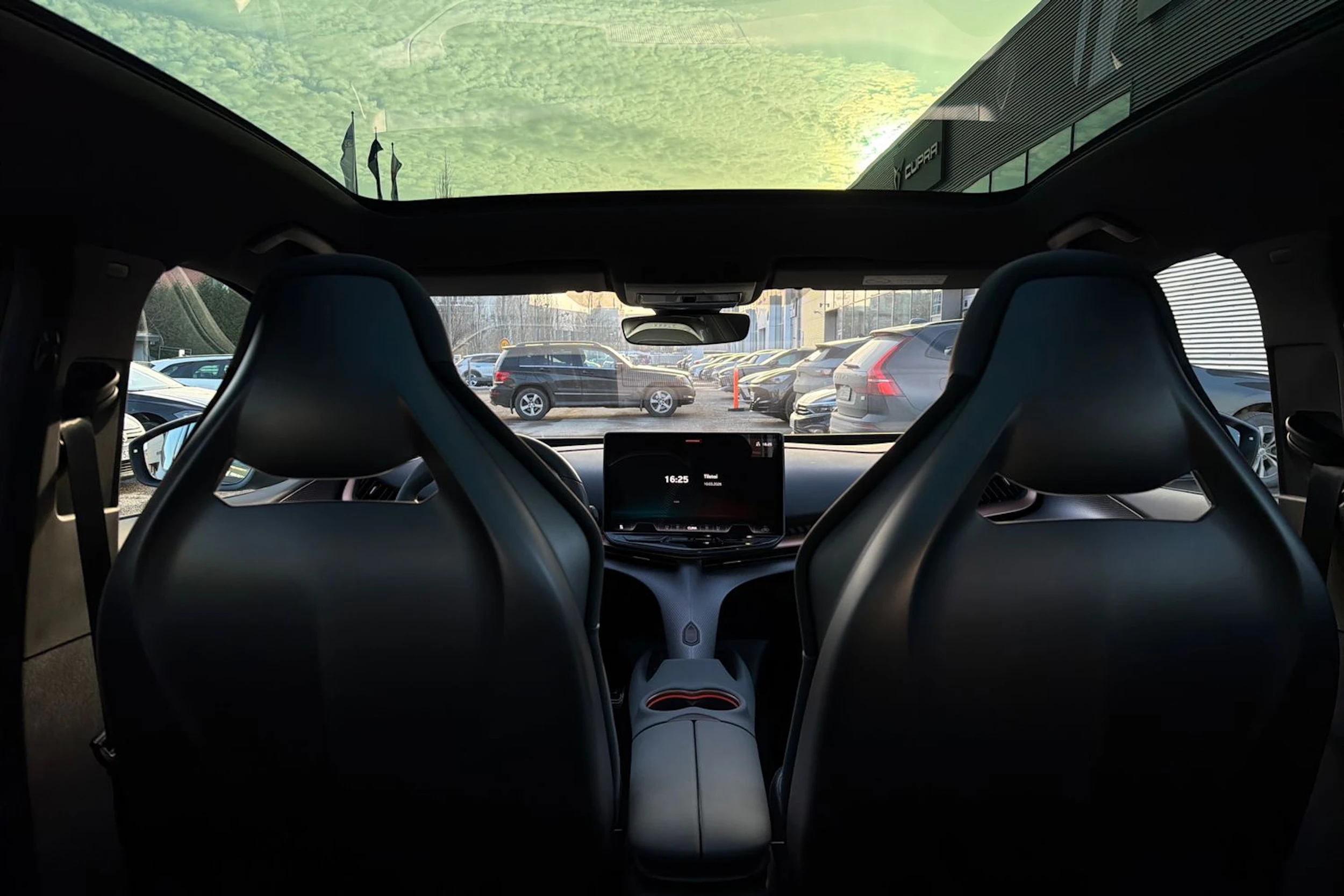 ruskea (beige) CUPRA Tavascan 2025 kuva 13.