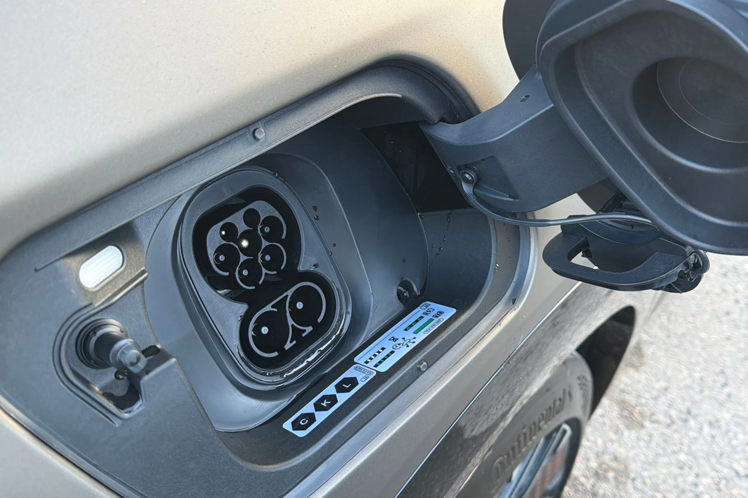 ruskea (beige) CUPRA Tavascan 2025 kuva 14.