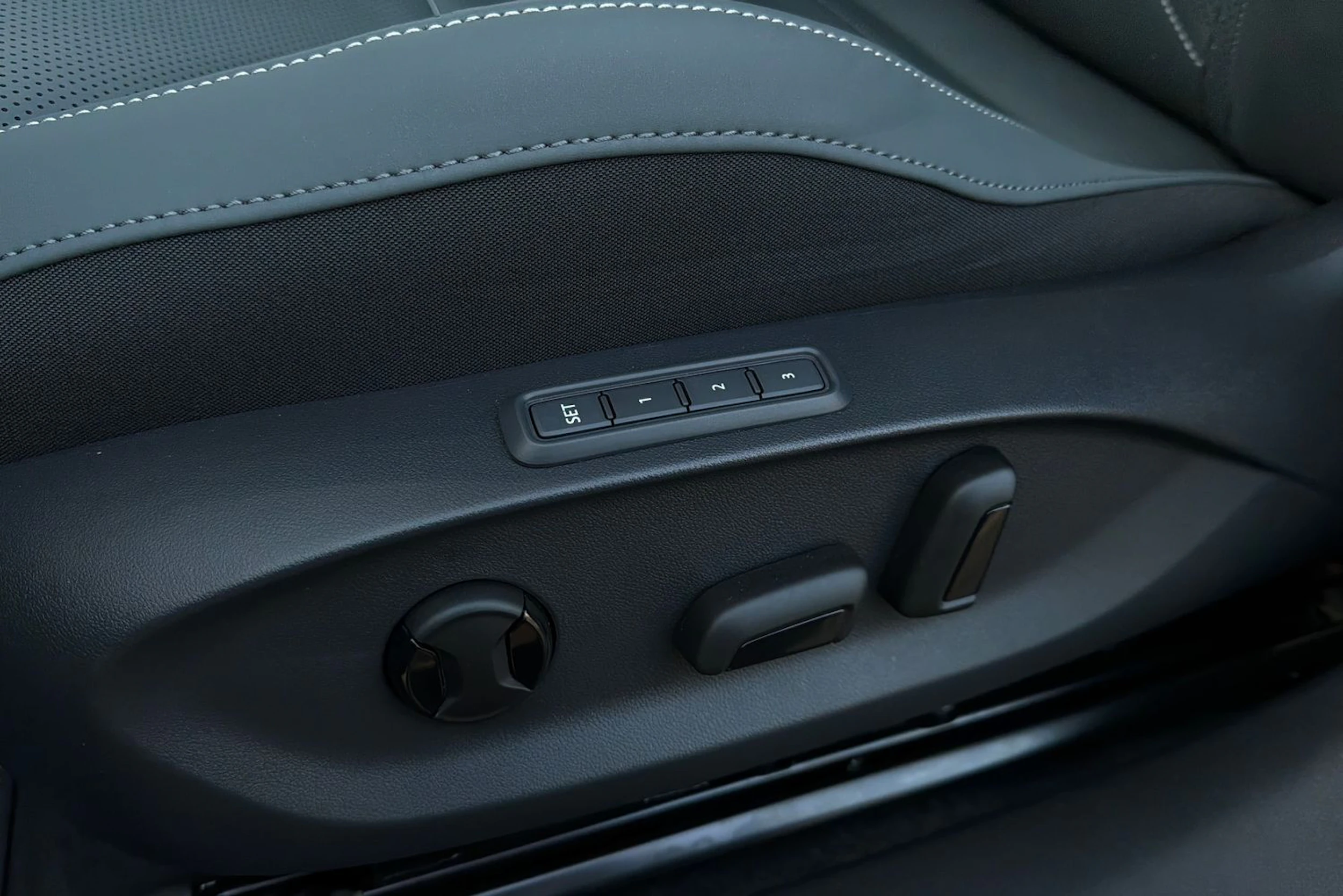 ruskea (beige) CUPRA Tavascan 2025 kuva 15.