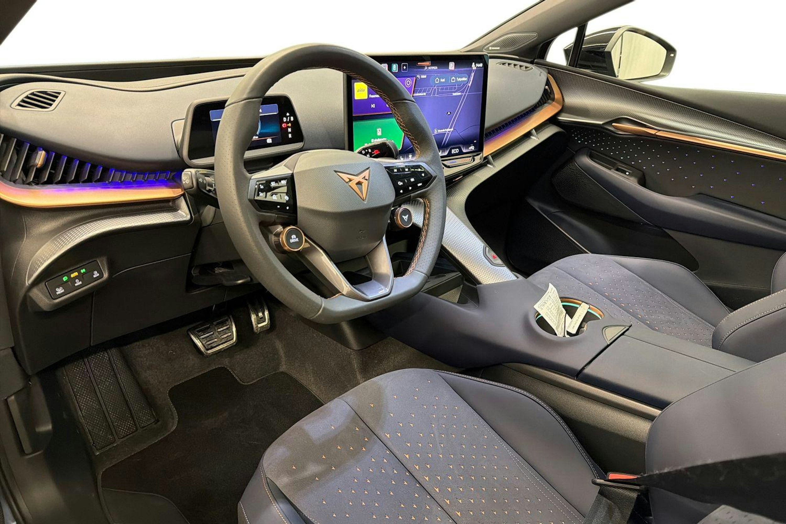 sininen CUPRA Tavascan 2026 kuva 6.