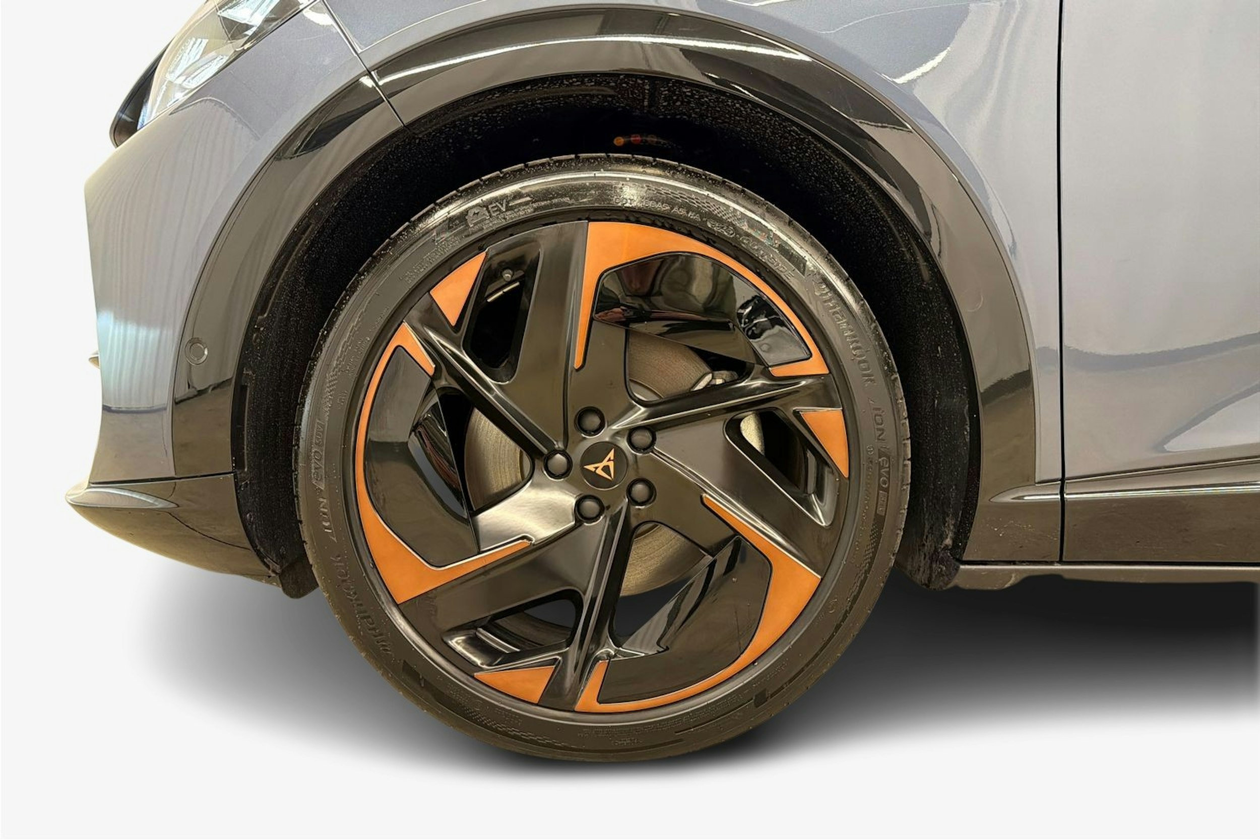 sininen CUPRA Tavascan 2026 kuva 9.